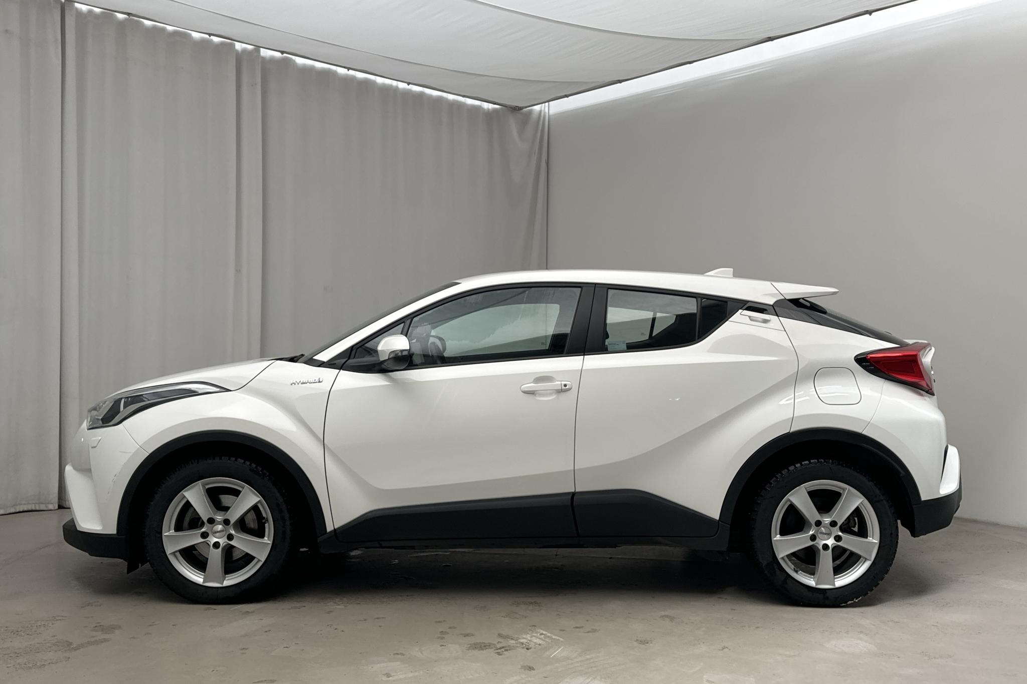 Toyota C-HR 1.8 HSD (122hk) - 2 661 mil - Automat - vit - 2019