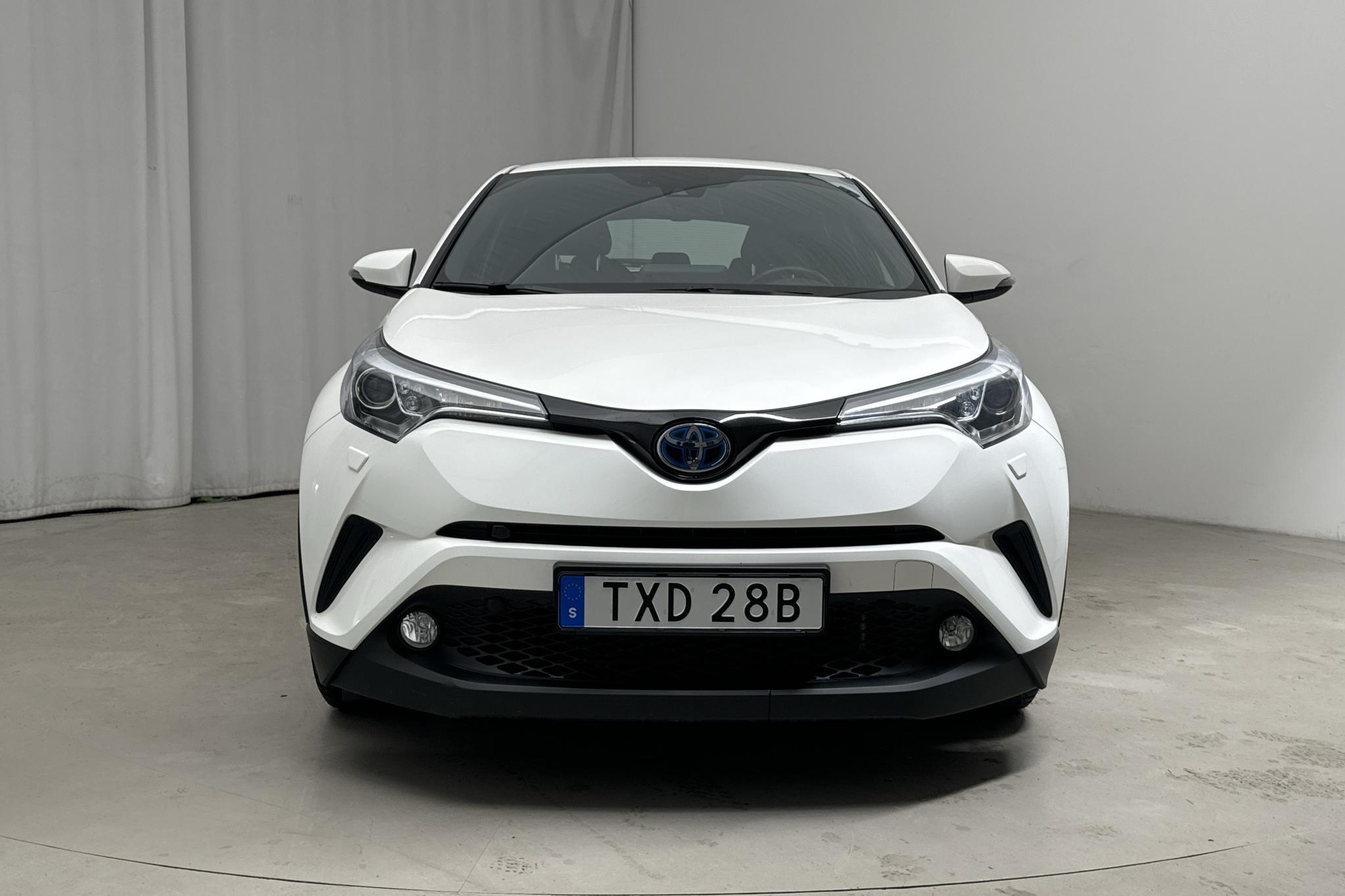 Toyota C-HR 1.8 HSD (122hk) - 2 661 mil - Automat - vit - 2019