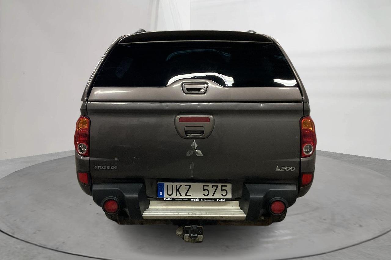 Mitsubishi L200 2.5 DI-D (178hk) - 27 070 mil - Manuell - brun - 2013