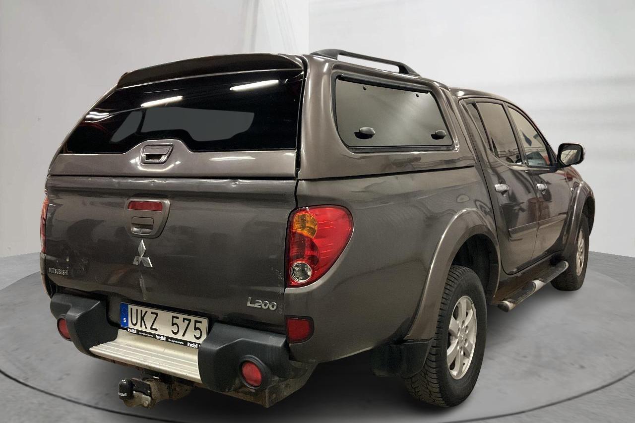 Mitsubishi L200 2.5 DI-D (178hk) - 27 070 mil - Manuell - brun - 2013