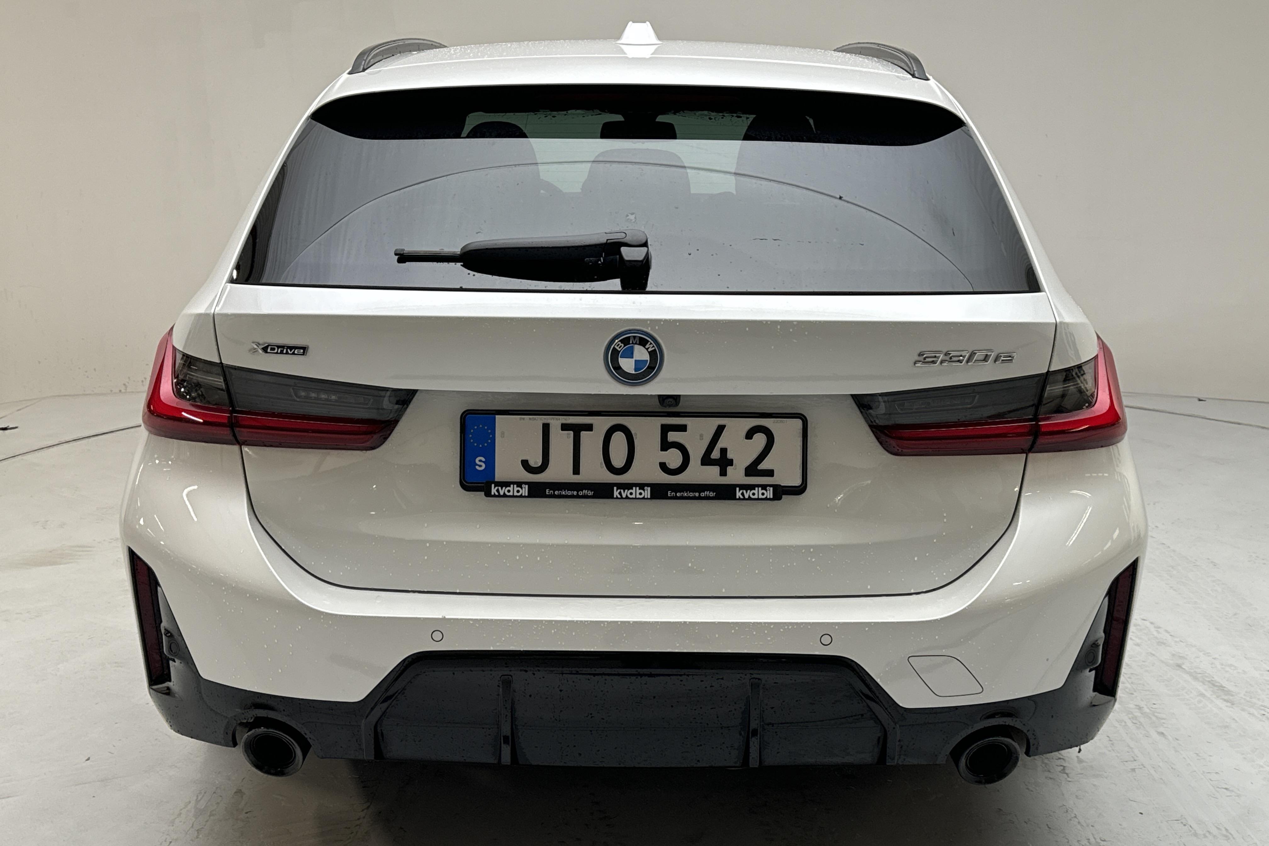 BMW 330e xDrive Touring LCI, G21 (292hk) - 2 676 mil - Automat - vit - 2023