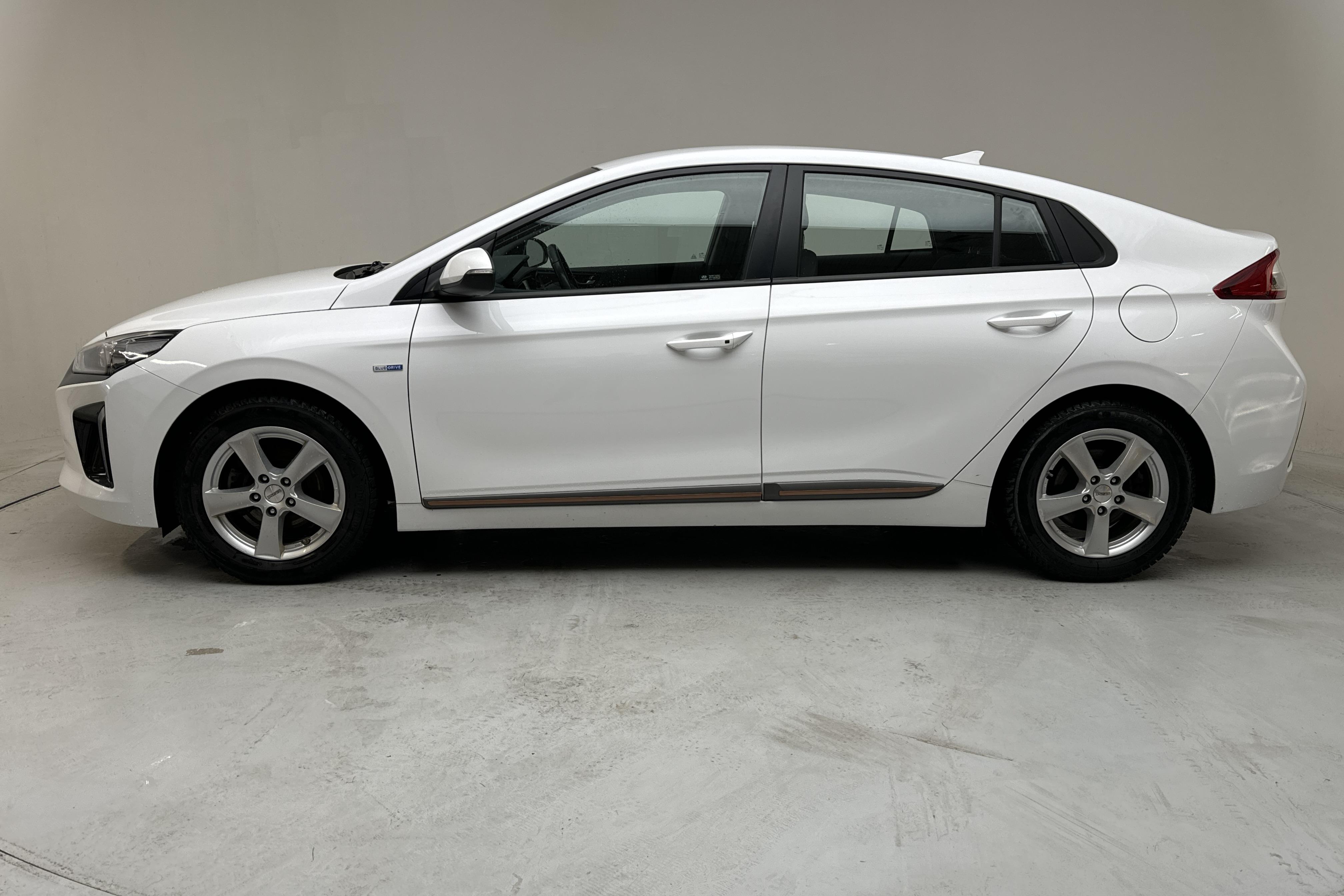 Hyundai IONIQ Electric (120hk) - 11 112 mil - Automat - vit - 2019