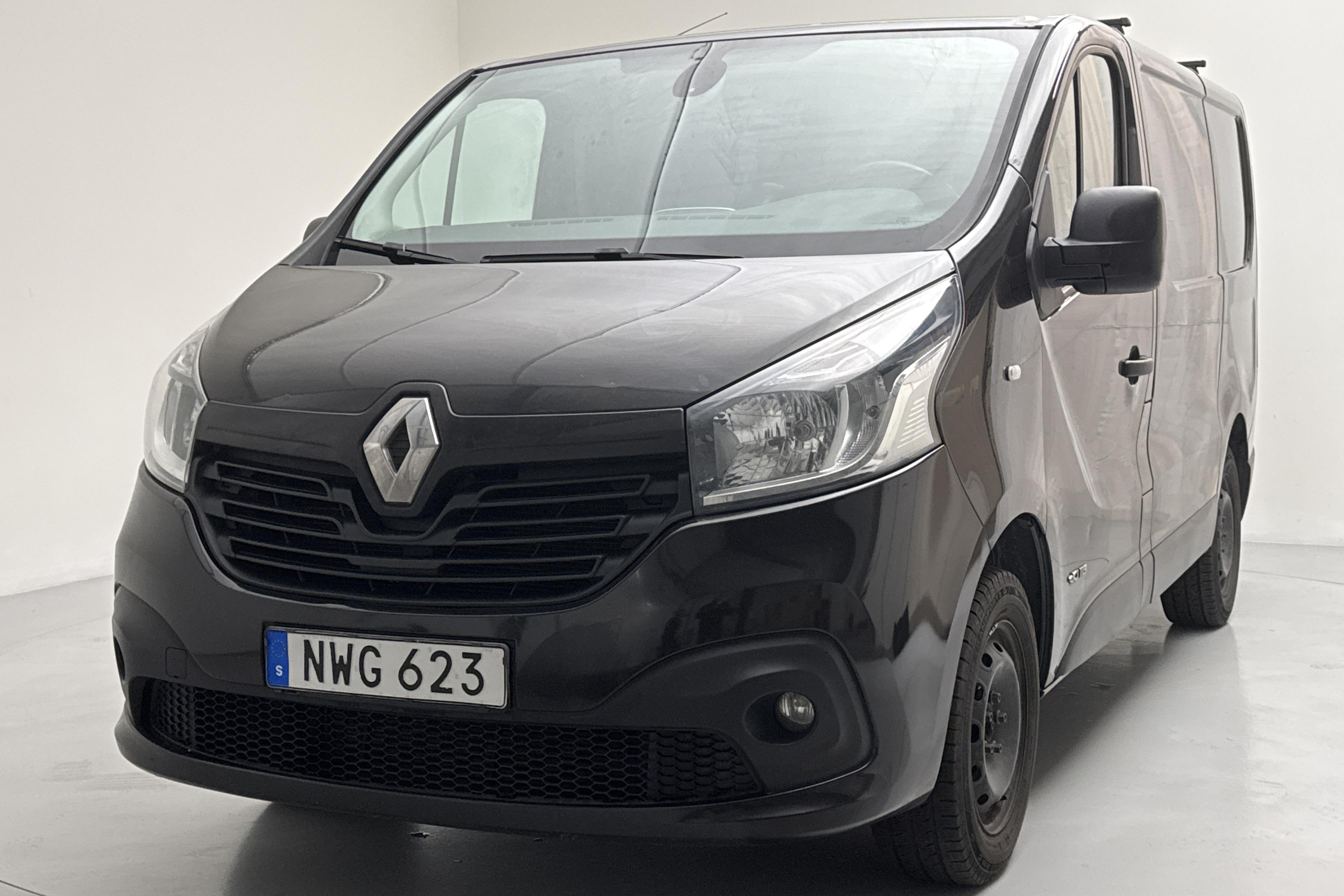 Renault Trafic 1.6 dCi Skåp (115hk) - 160 350 km - Manuaalinen - musta - 2016