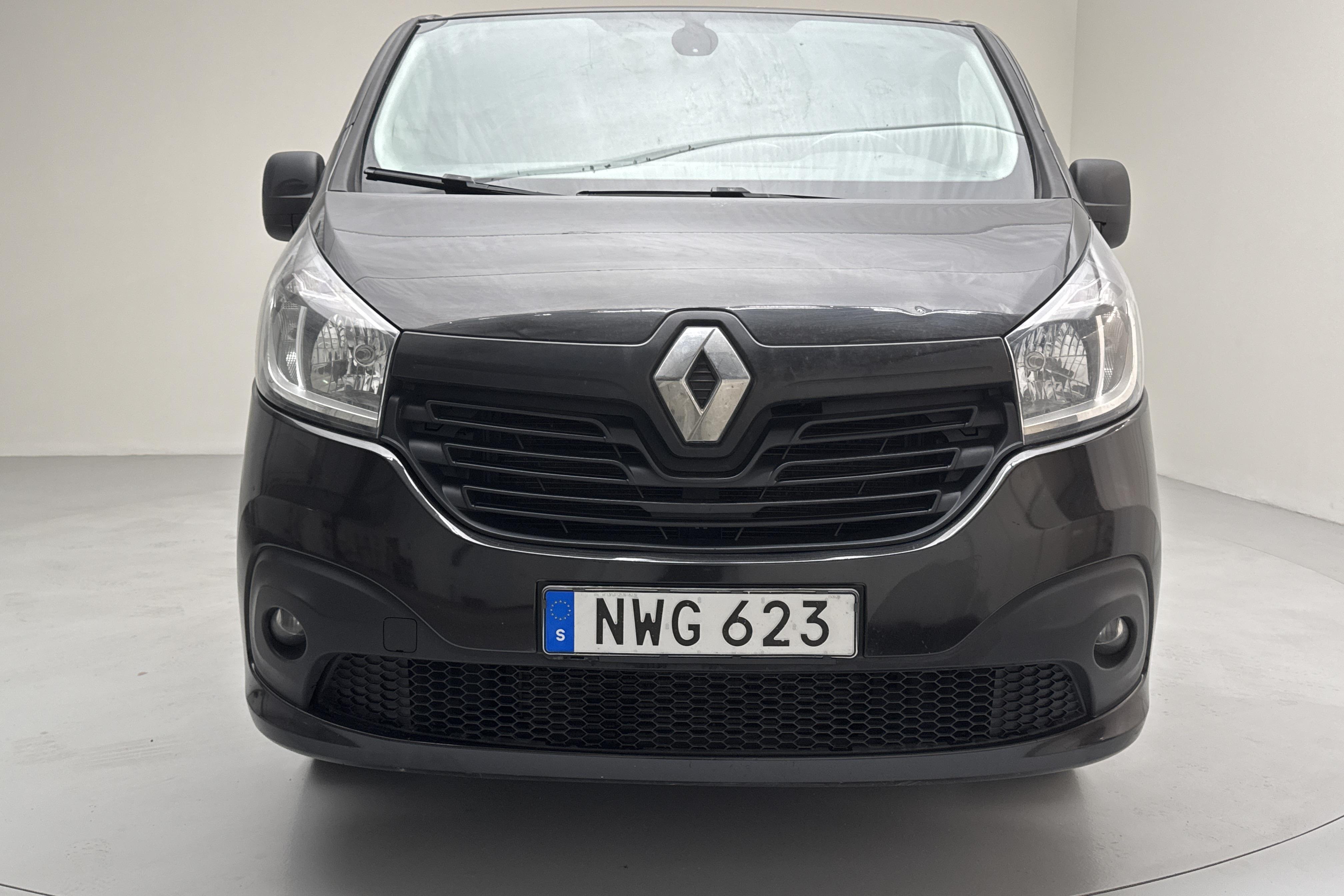 Renault Trafic 1.6 dCi Skåp (115hk) - 160 350 km - Manuaalinen - musta - 2016