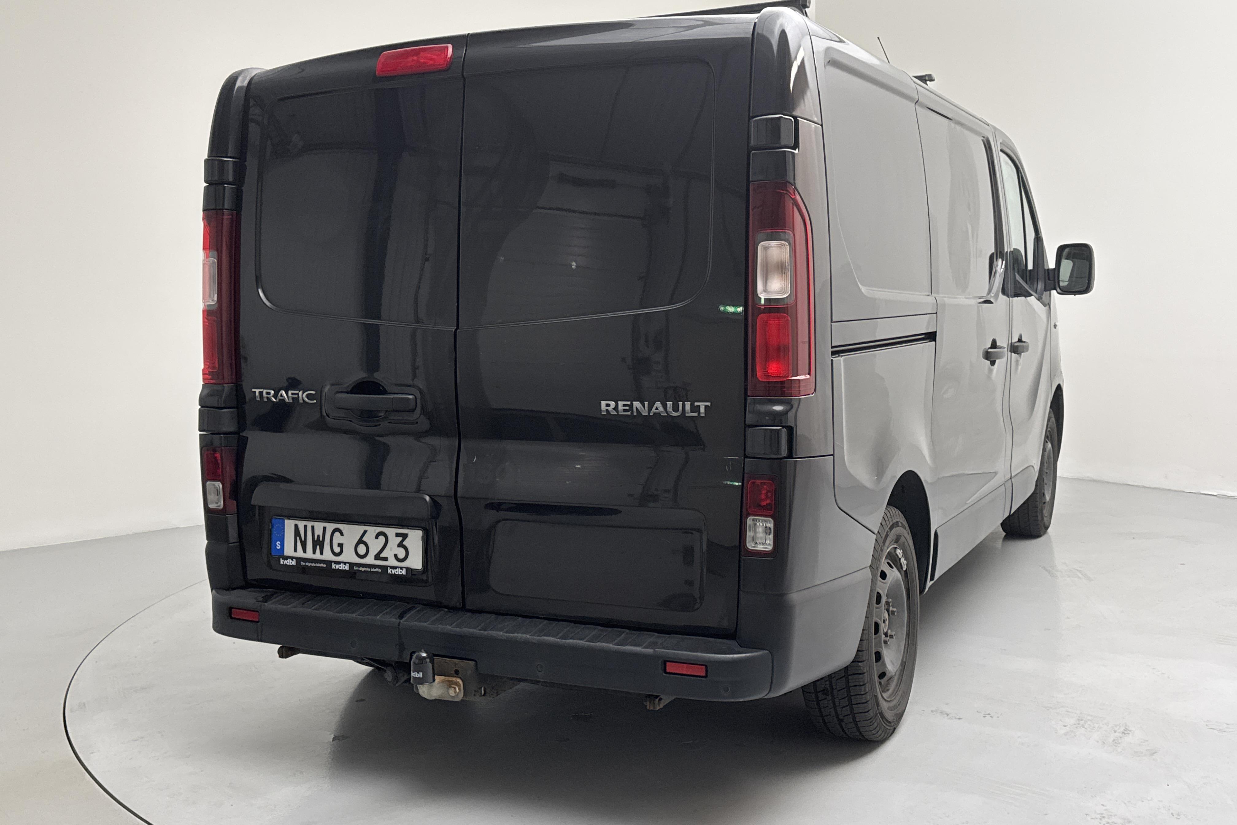 Renault Trafic 1.6 dCi Skåp (115hk) - 160 350 km - Manuaalinen - musta - 2016