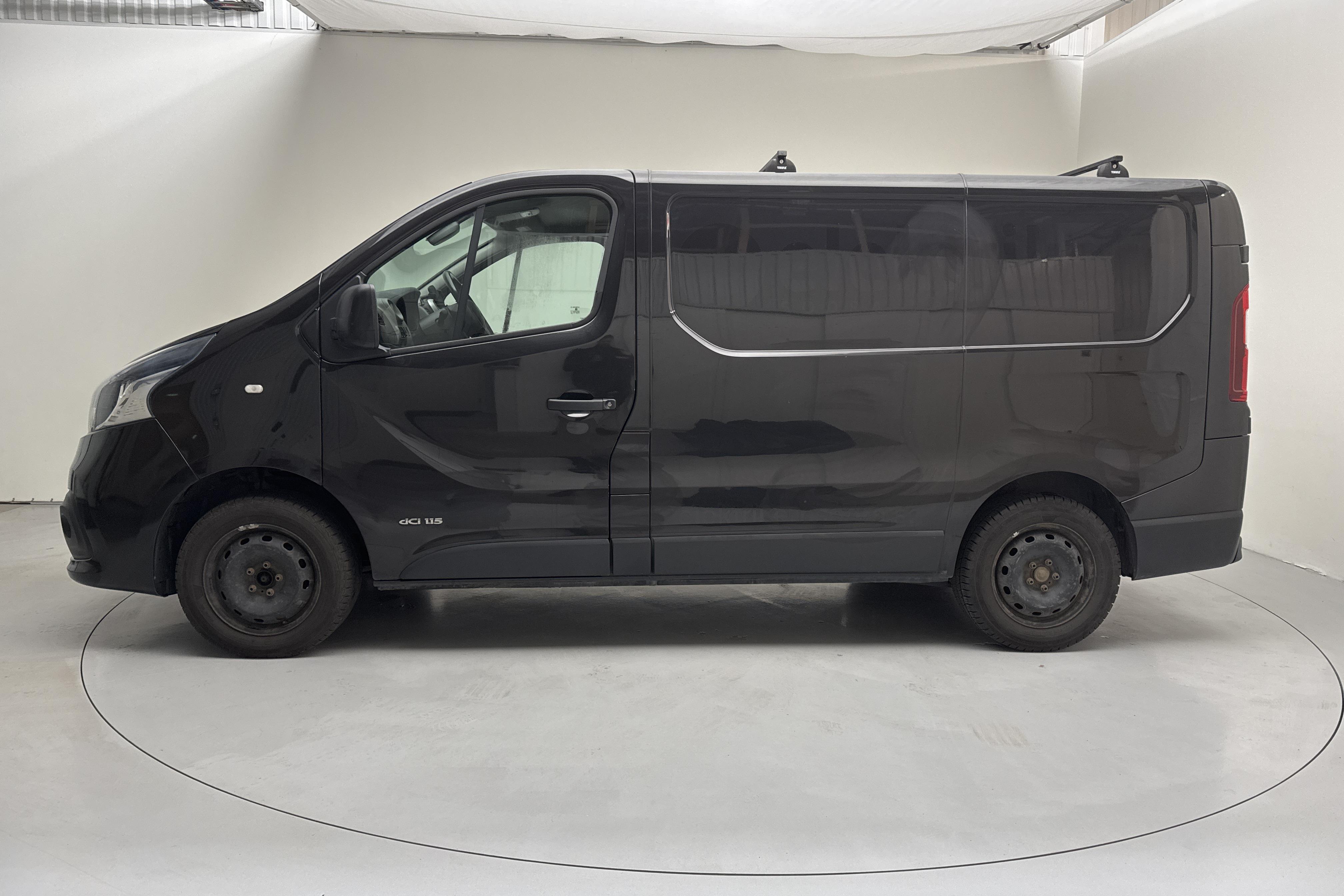 Renault Trafic 1.6 dCi Skåp (115hk) - 160 350 km - Manuaalinen - musta - 2016