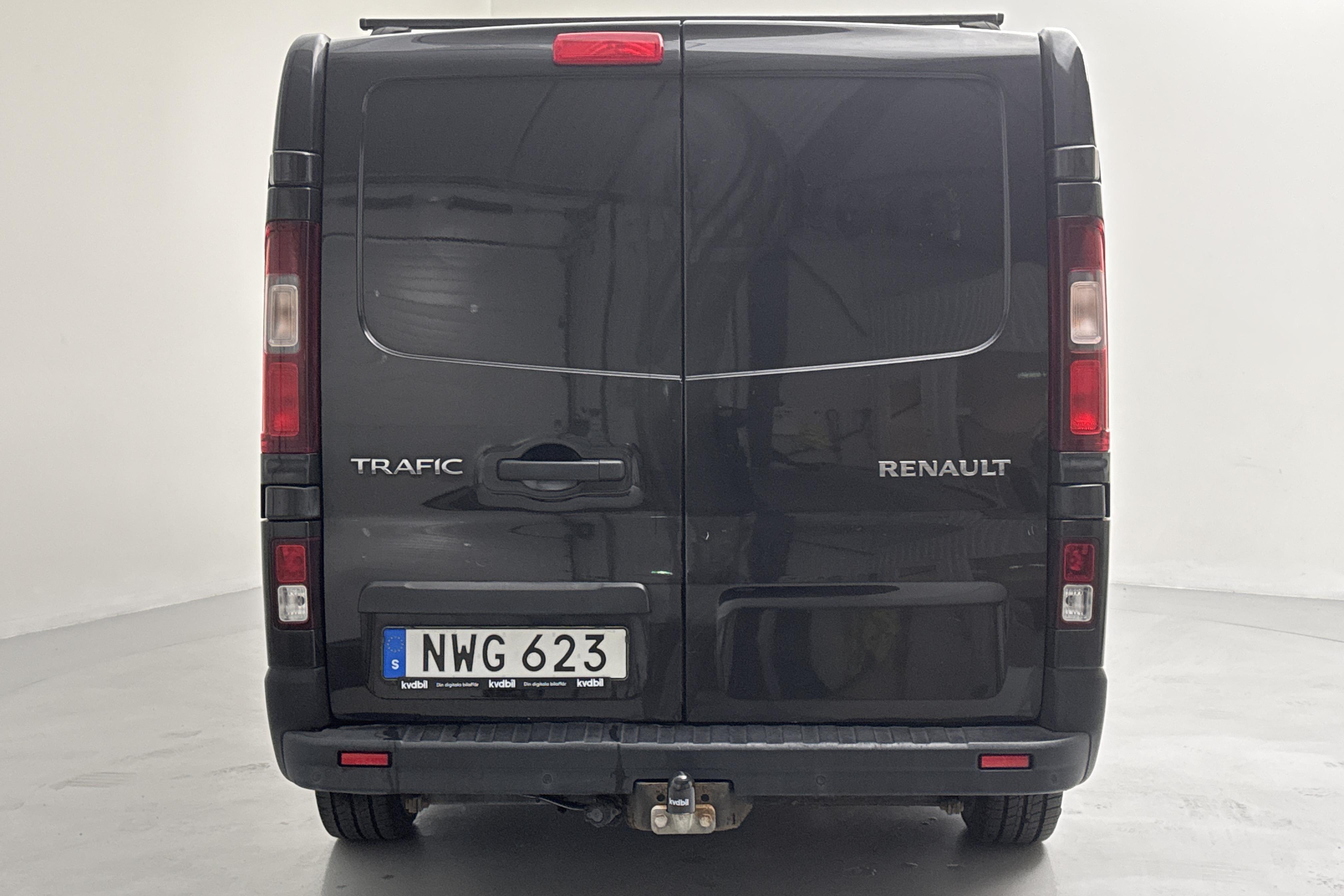 Renault Trafic 1.6 dCi Skåp (115hk) - 160 350 km - Manuaalinen - musta - 2016