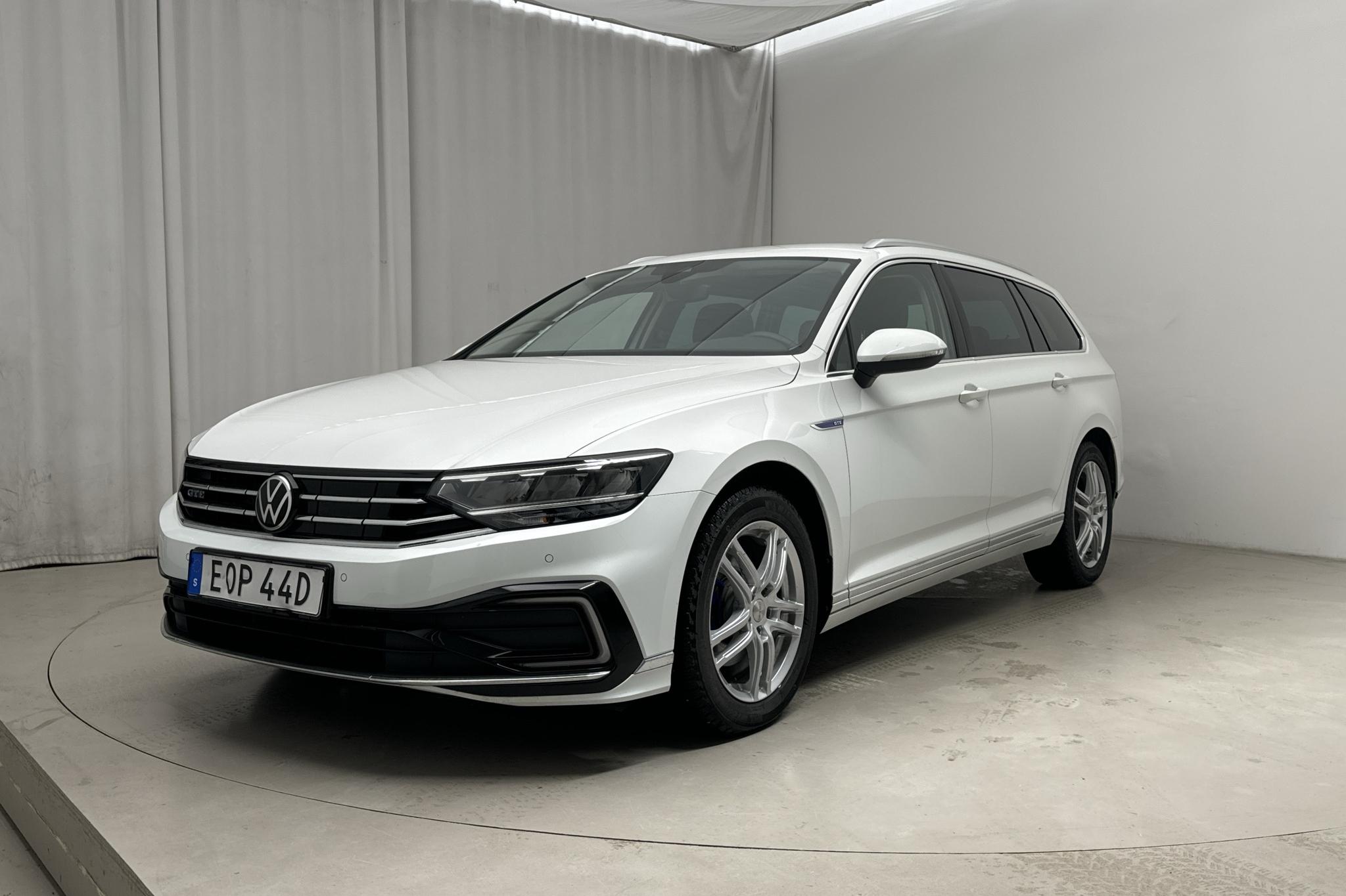 VW Passat 1.4 GTE Sportscombi (218hk) - 42 500 km - Automatic - white - 2021