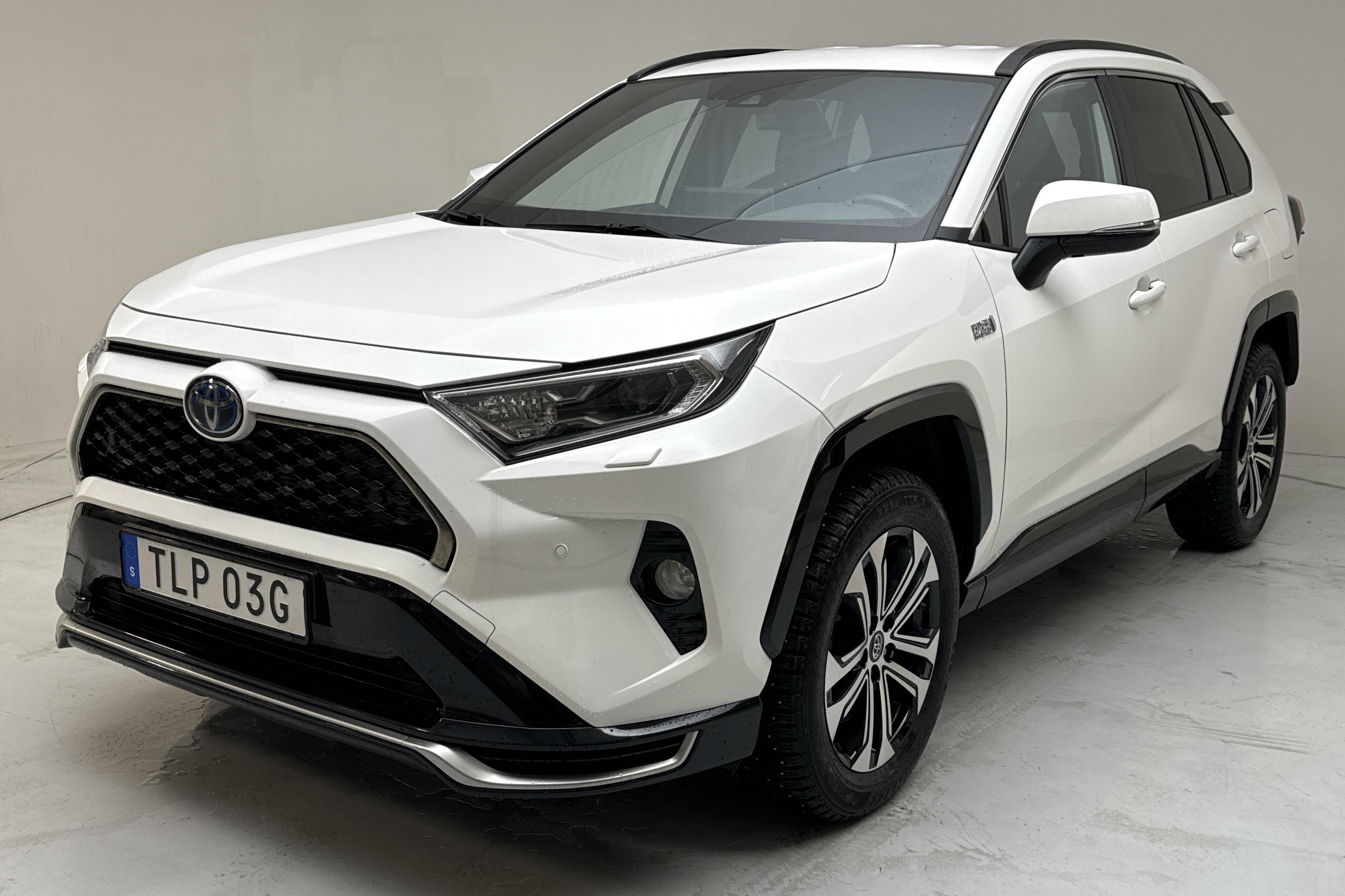 Toyota RAV4 2.5 Plug-in Hybrid AWD (306hk) - 9 869 mil - Automat - vit - 2022