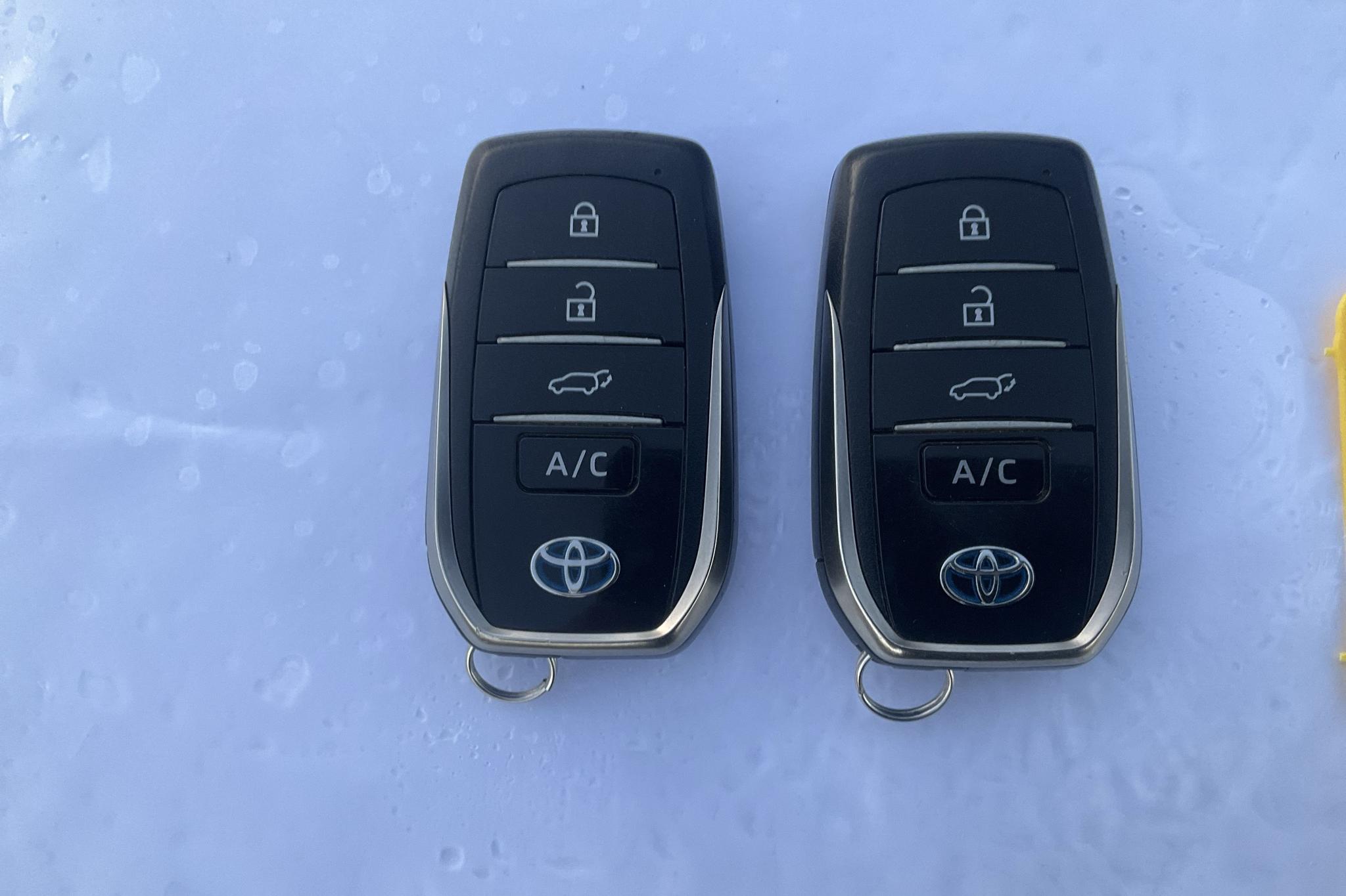 Toyota RAV4 2.5 Plug-in Hybrid AWD (306hk) - 9 869 mil - Automat - vit - 2022