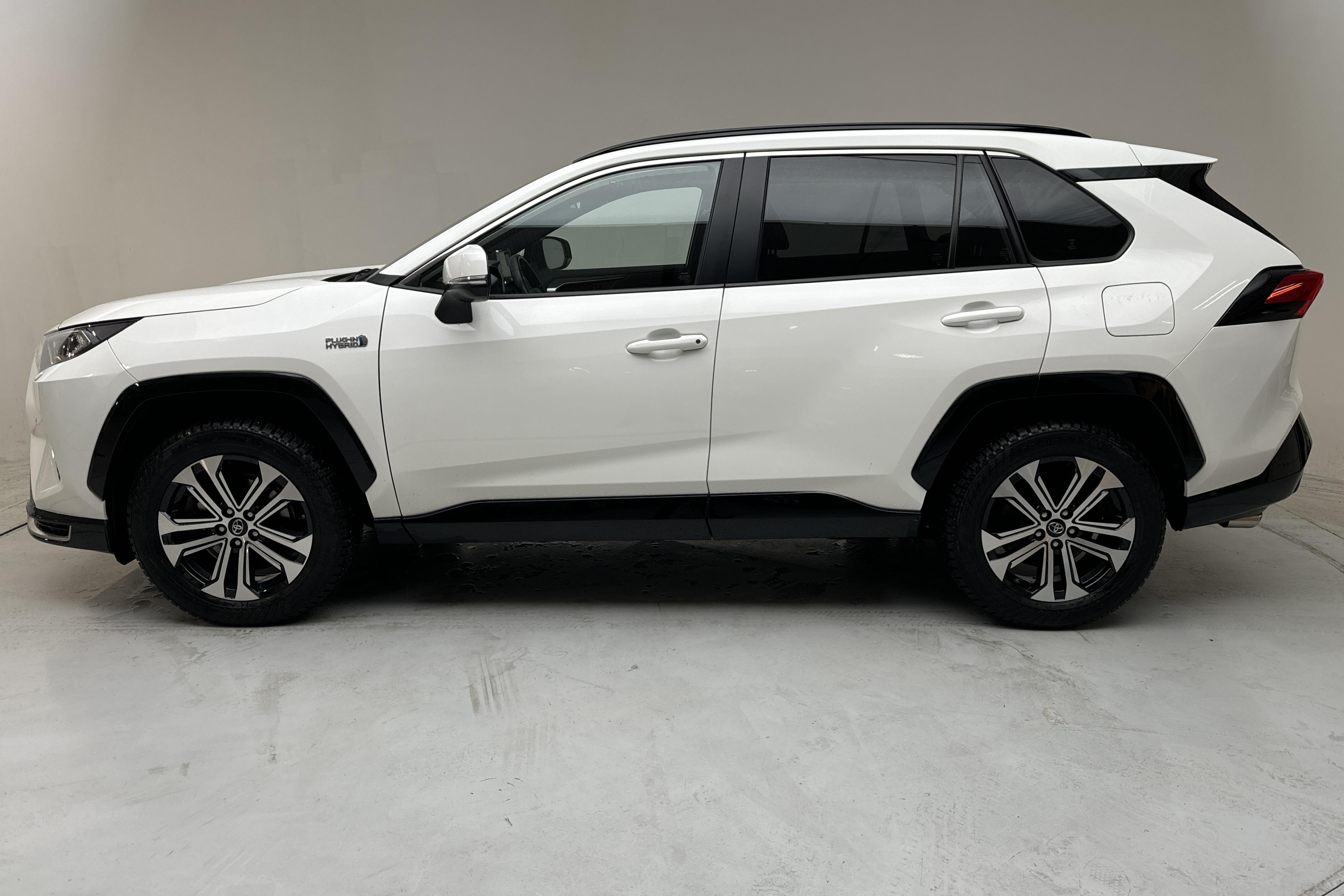 Toyota RAV4 2.5 Plug-in Hybrid AWD (306hk) - 9 869 mil - Automat - vit - 2022