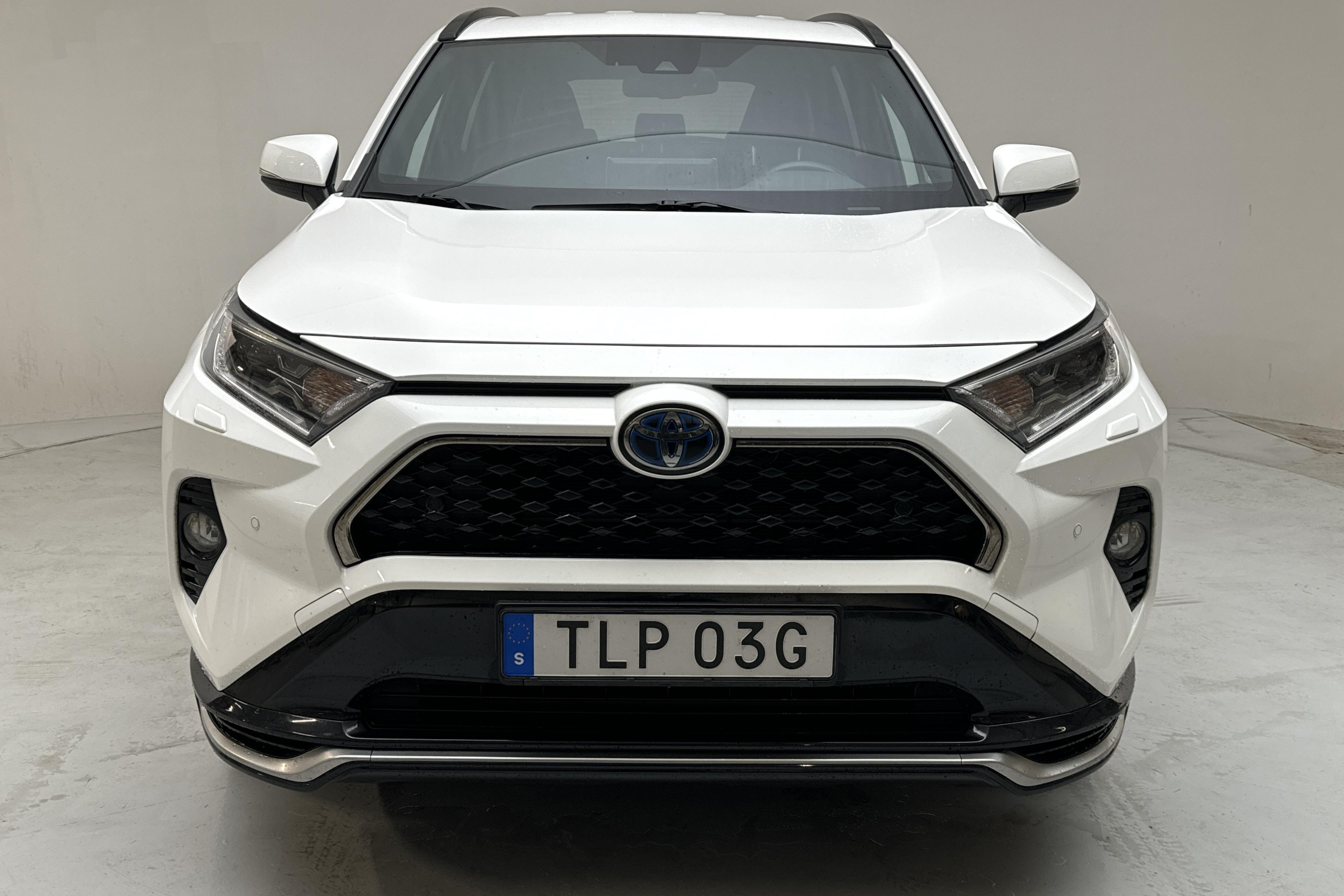 Toyota RAV4 2.5 Plug-in Hybrid AWD (306hk) - 9 869 mil - Automat - vit - 2022