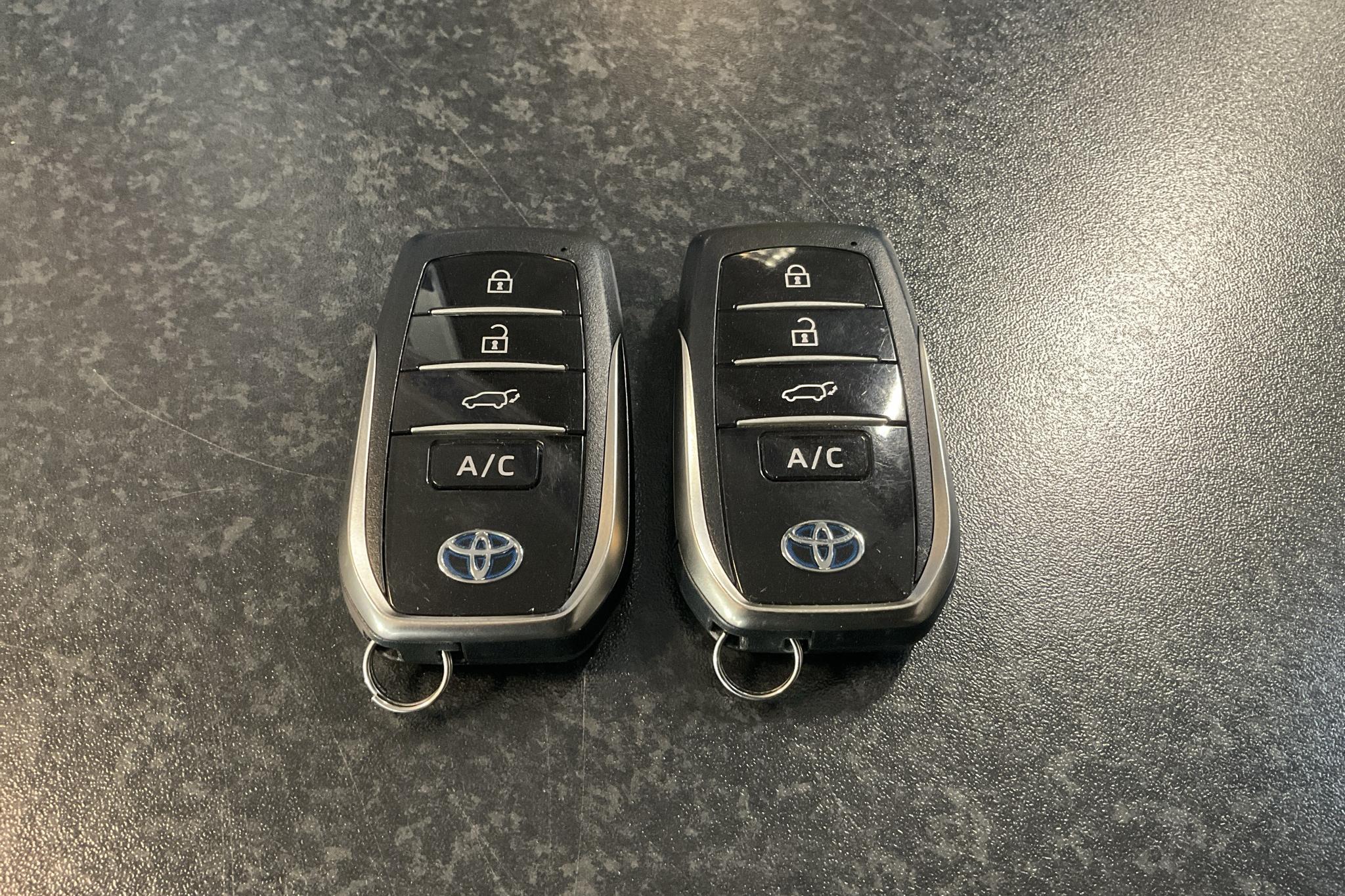 Toyota RAV4 2.5 Plug-in Hybrid AWD (306hk) - 35 330 km - Automatyczna - biały - 2022