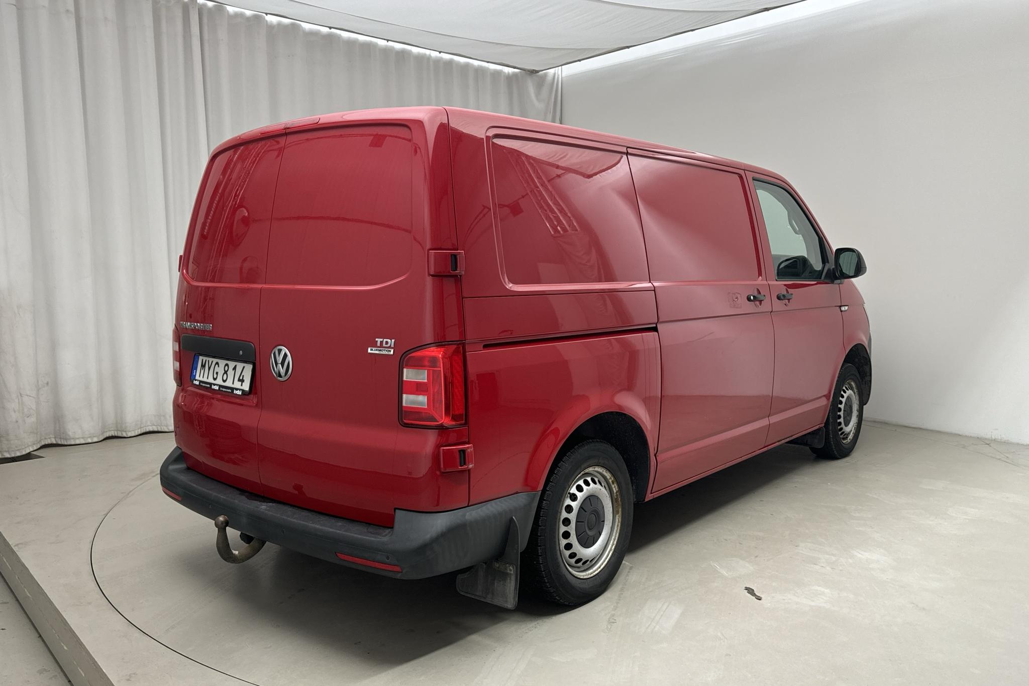 VW Transporter T6 2.0 TDI BMT Skåp (102hk) - 142 130 km - Manuaalinen - punainen - 2016