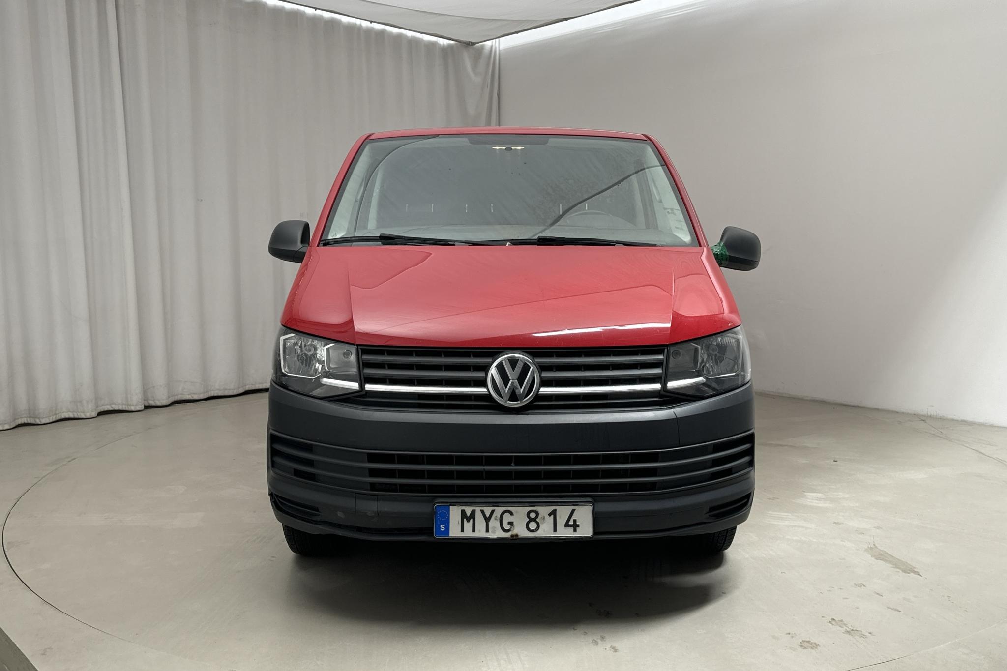 VW Transporter T6 2.0 TDI BMT Skåp (102hk) - 142 130 km - Manuaalinen - punainen - 2016