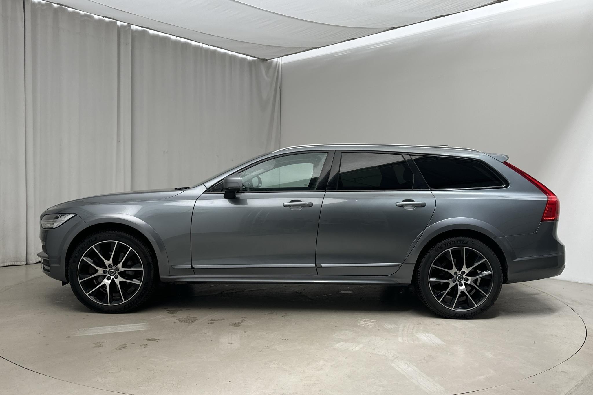 Volvo V90 D4 Cross Country AWD (190hk) - 23 930 mil - Automat - grå - 2018