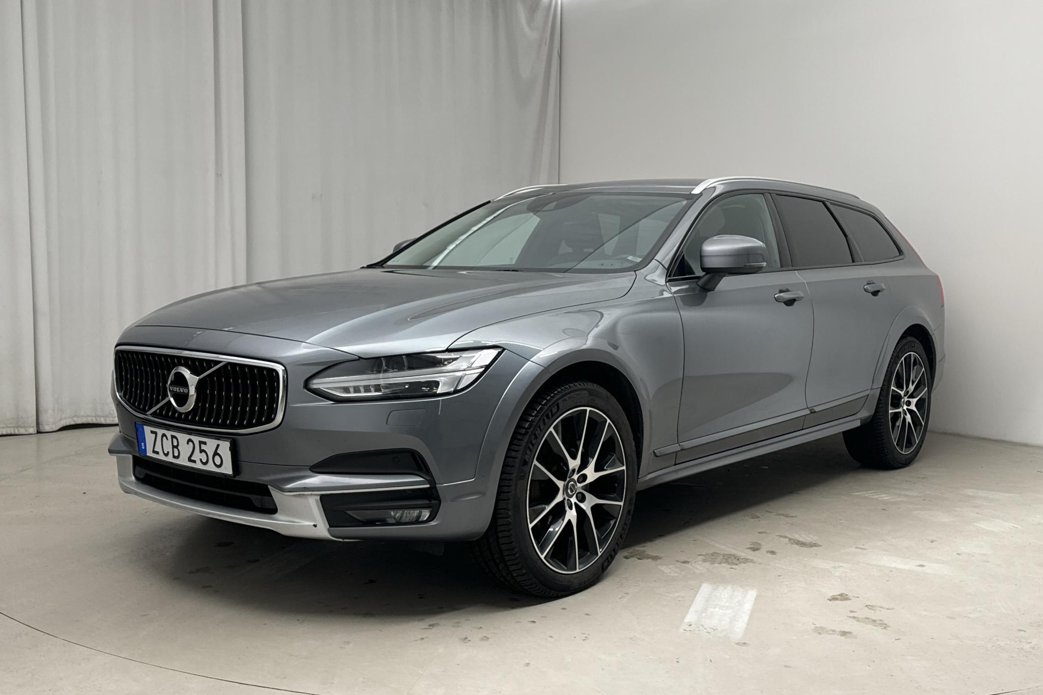 Volvo V90 D4 Cross Country AWD (190hk) - 23 930 mil - Automat - grå - 2018