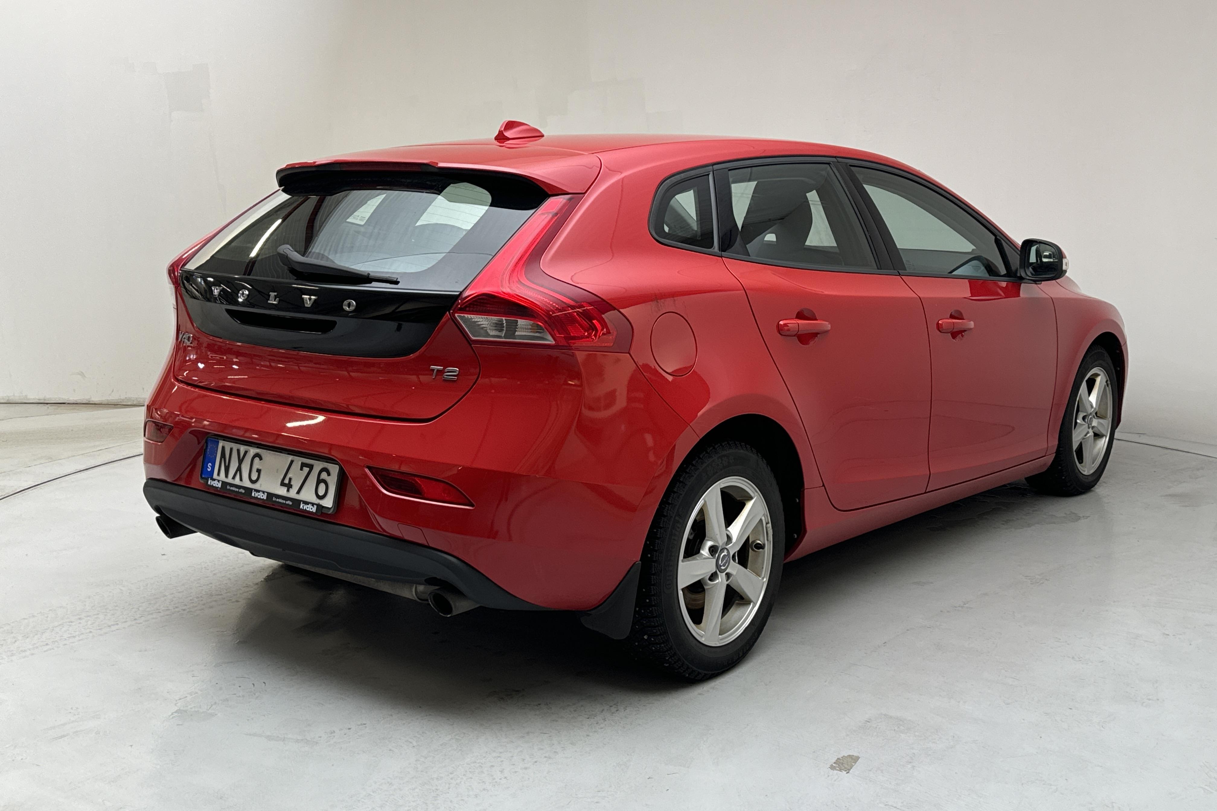 Volvo V40 T2 (120hk) - 130 360 km - Manuaalinen - punainen - 2014