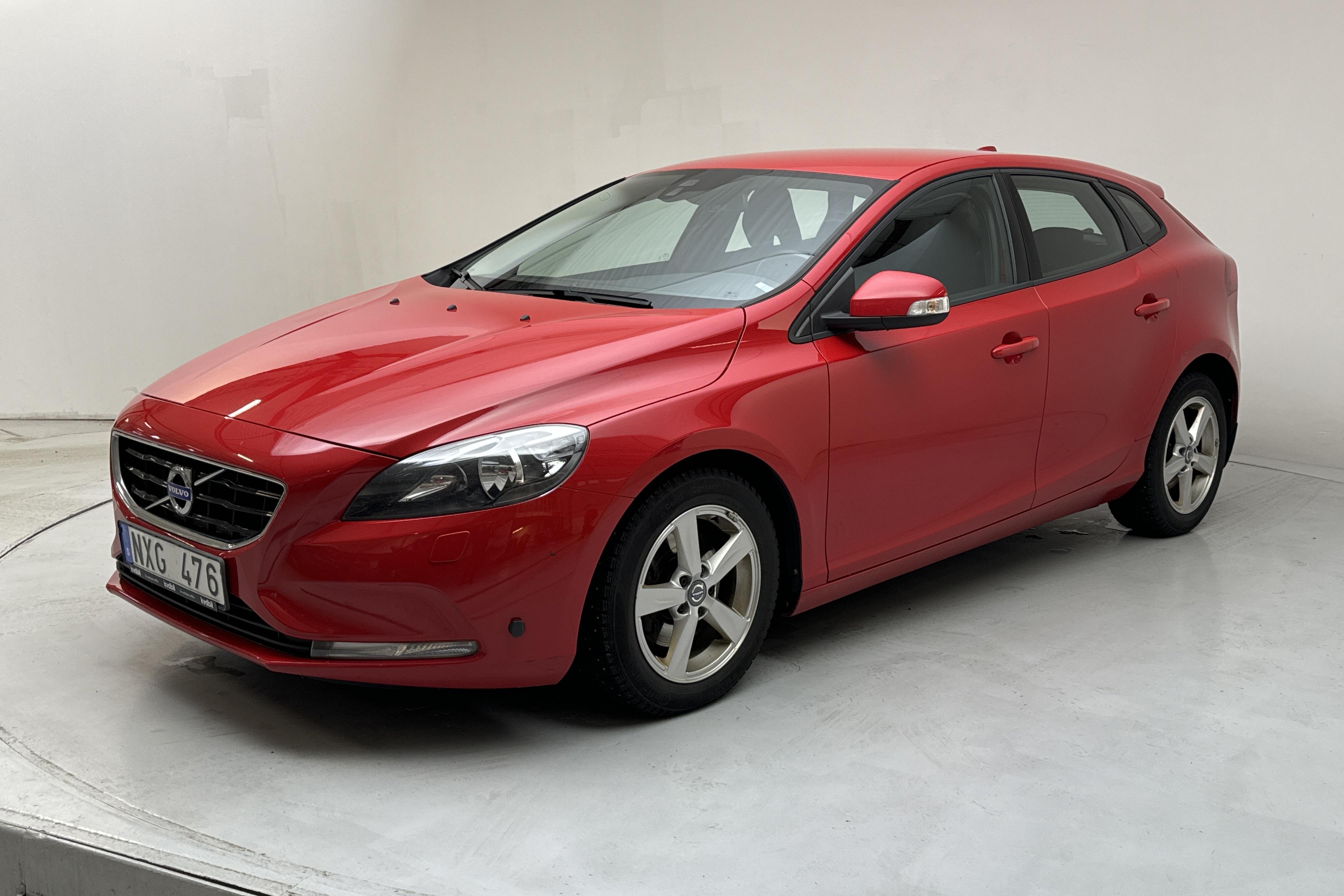 Volvo V40 T2 (120hk) - 130 360 km - Manuaalinen - punainen - 2014