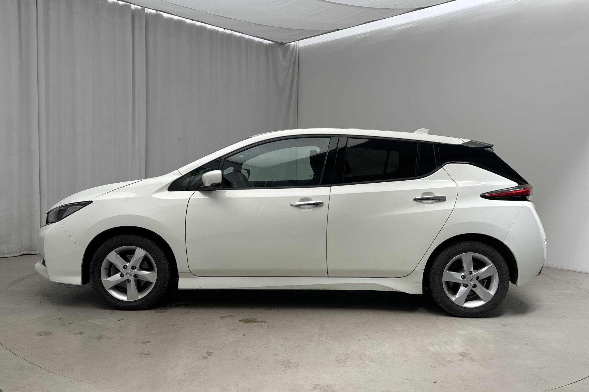 Nissan LEAF 5dr 39 kWh (150hk) - 50 760 km - Automatyczna - biały - 2022