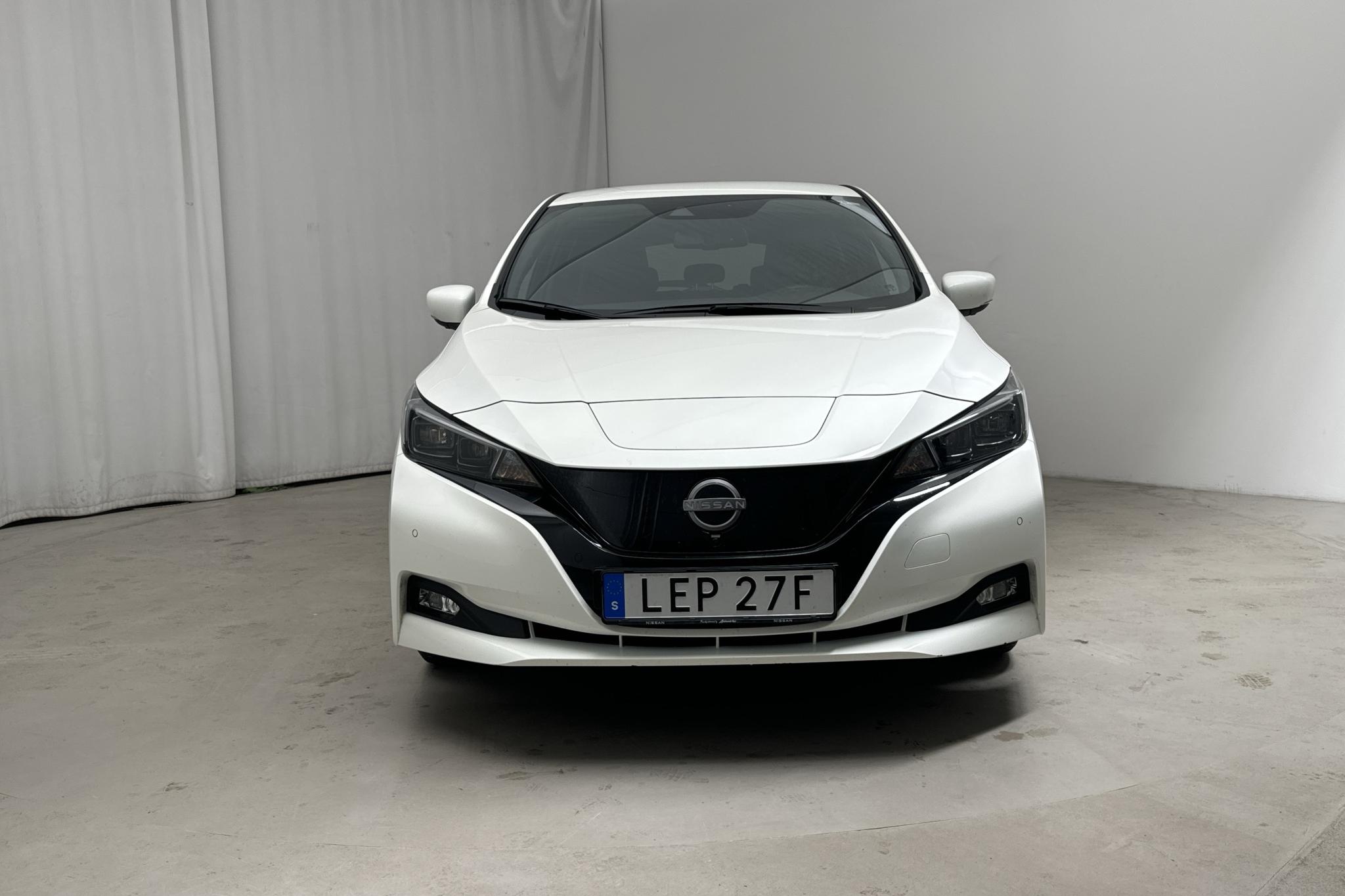 Nissan LEAF 5dr 39 kWh (150hk) - 50 760 km - Automatyczna - biały - 2022