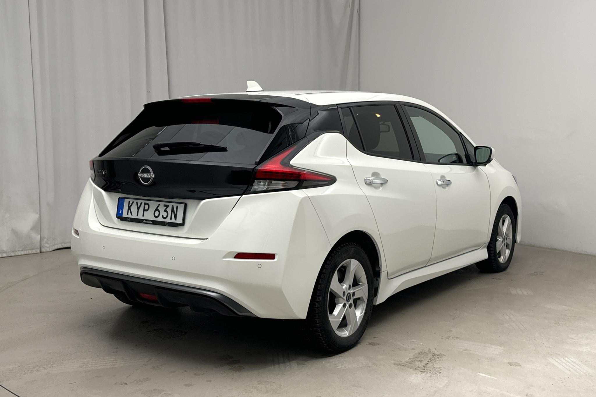 Nissan LEAF 5dr 39 kWh (150hk) - 1 322 mil - Automat - vit - 2023