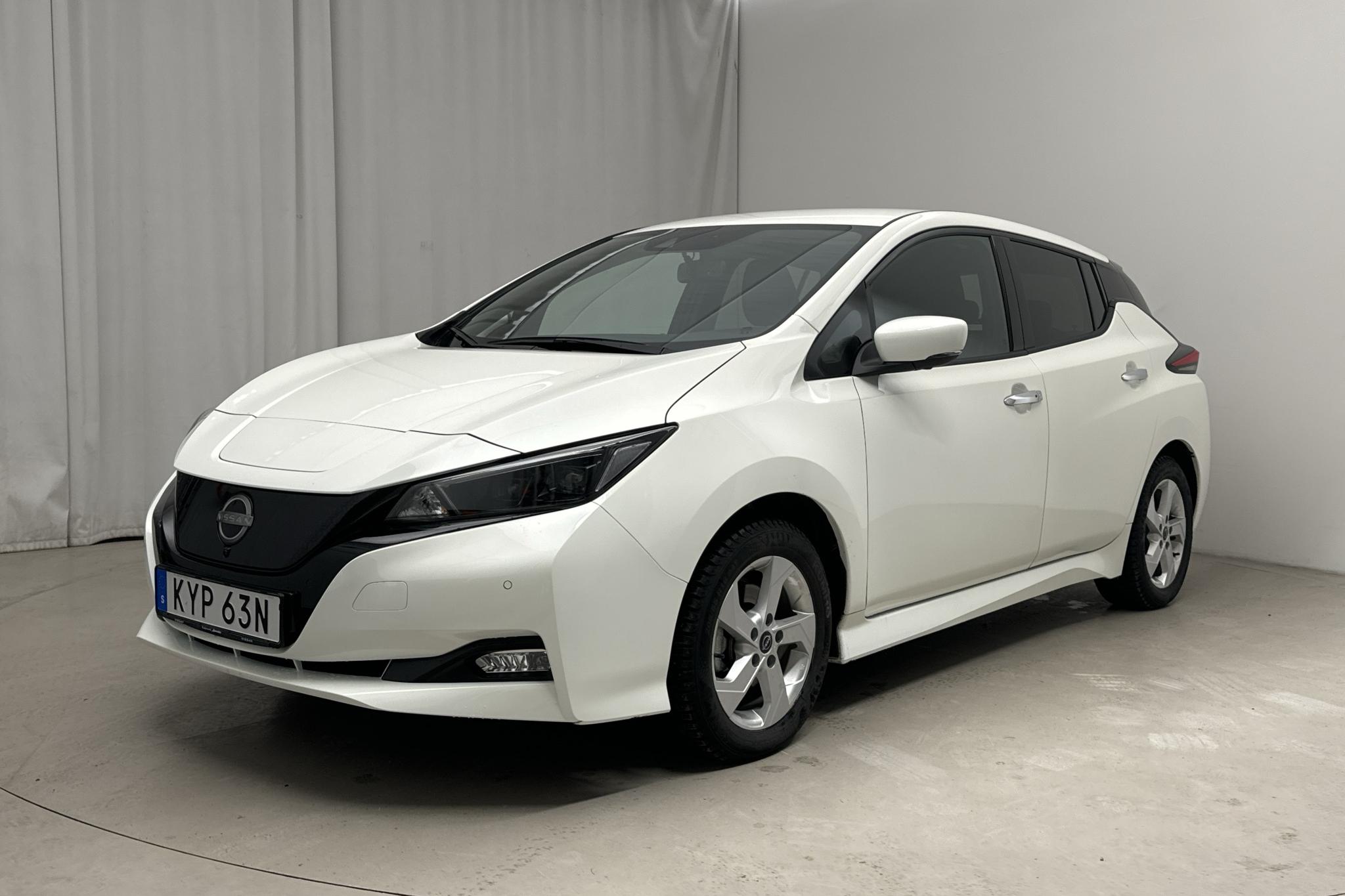 Nissan LEAF 5dr 39 kWh (150hk) - 1 322 mil - Automat - vit - 2023