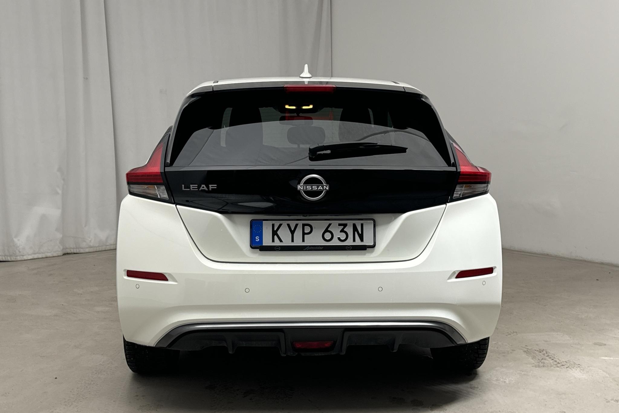 Nissan LEAF 5dr 39 kWh (150hk) - 1 322 mil - Automat - vit - 2023