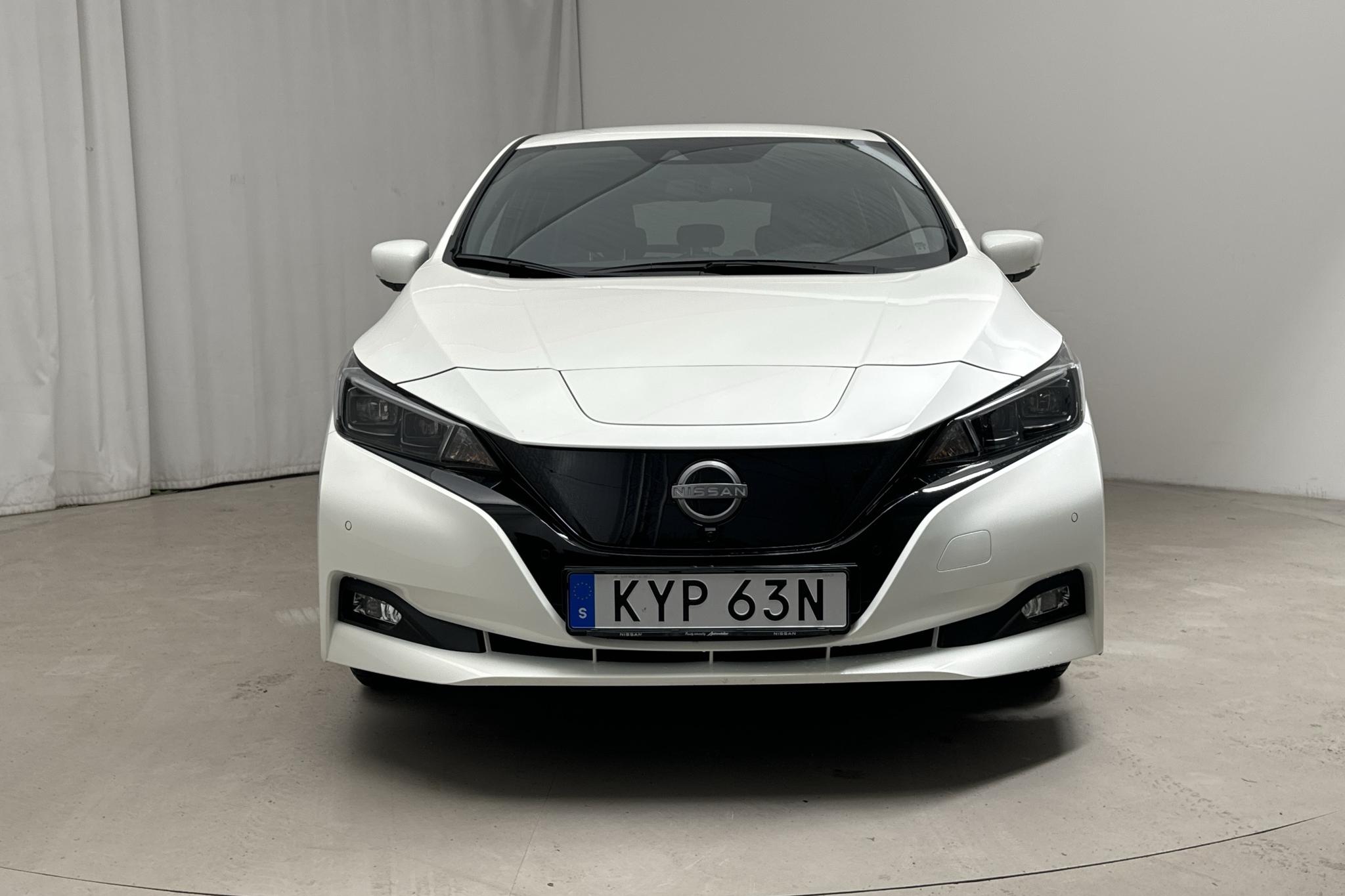 Nissan LEAF 5dr 39 kWh (150hk) - 1 322 mil - Automat - vit - 2023