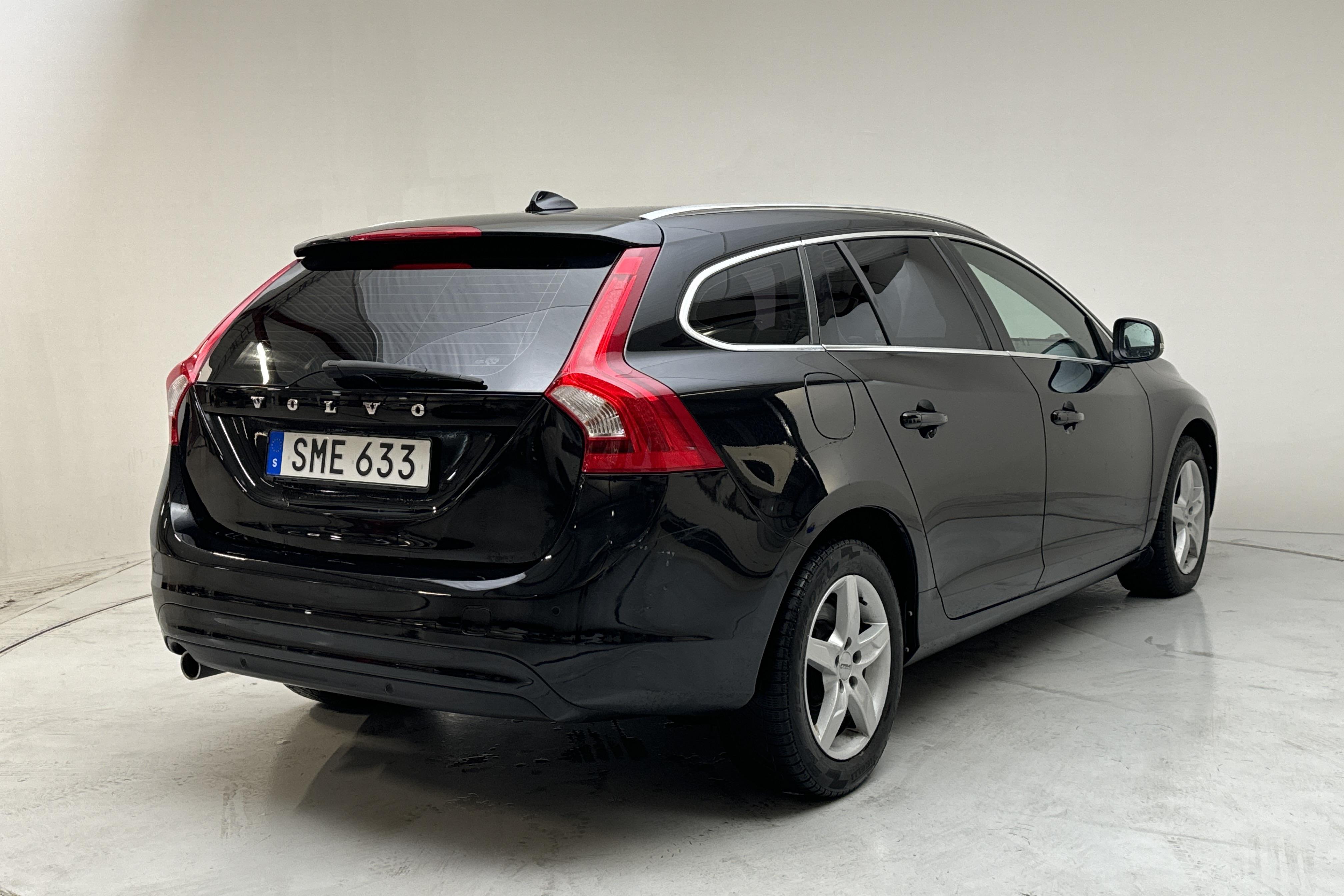 Volvo V60 D3 (150hk) - 22 690 mil - Automat - svart - 2018