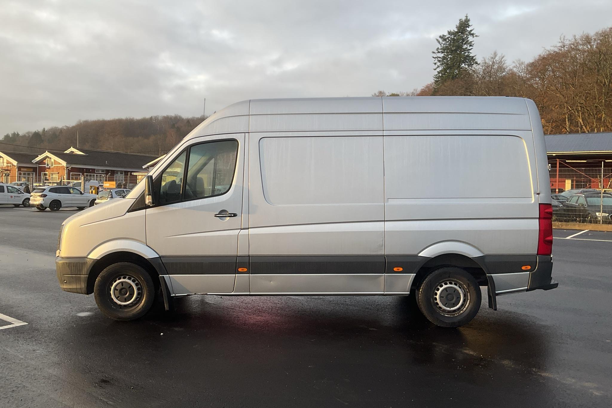 VW Crafter 35 2.0 TDI Skåp (163hk) - 182 590 km - Manuaalinen - hopea - 2012