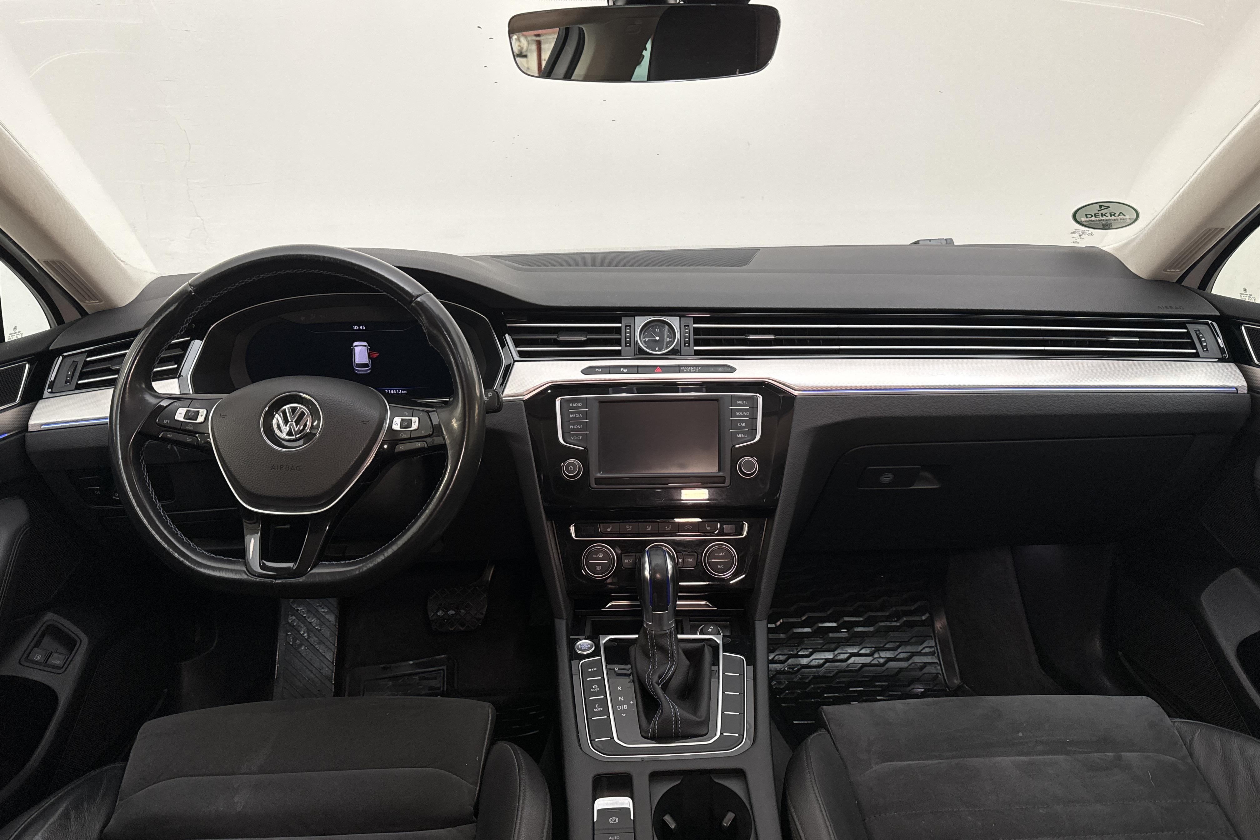 VW Passat 1.4 Plug-in-Hybrid Sportscombi (218hk) - 21 441 mil - Automat - vit - 2017