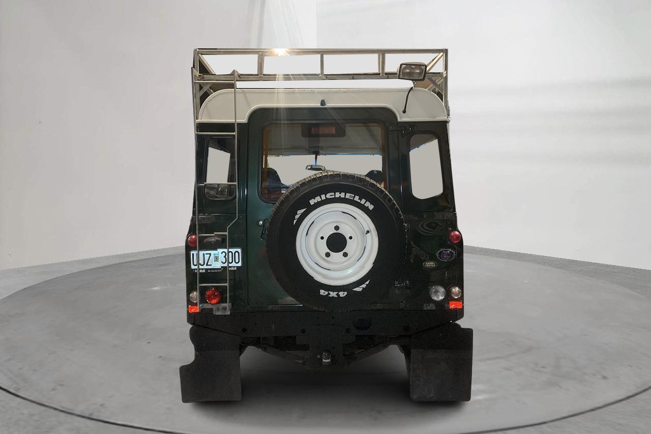 Land Rover Defender 90 2.5 TD5 CSW/SW (122hk) - 126 200 km - Manual - green - 2003