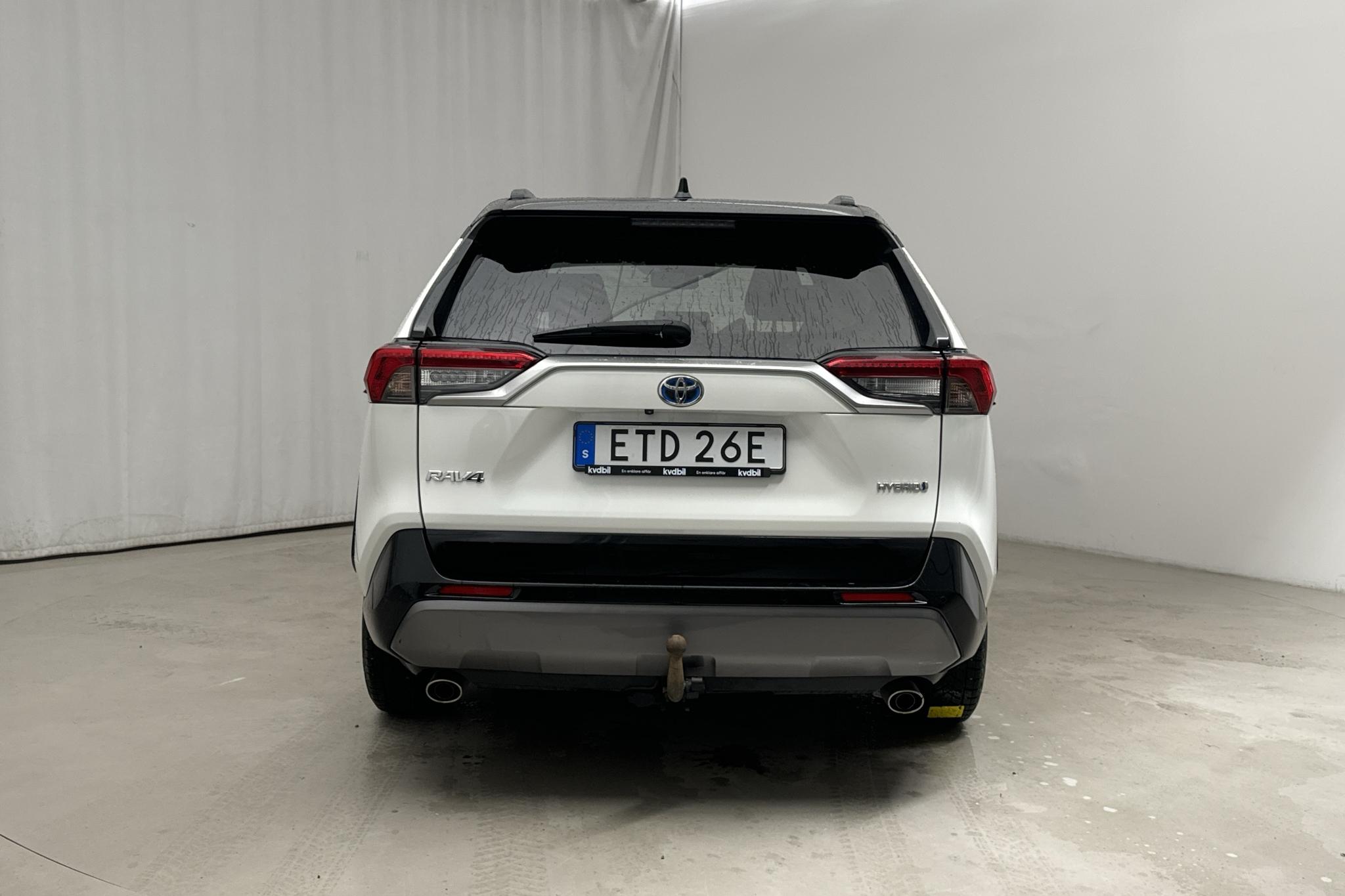 Toyota RAV4 2.5 HSD AWD (222hk) - 18 564 mil - Automat - vit - 2019