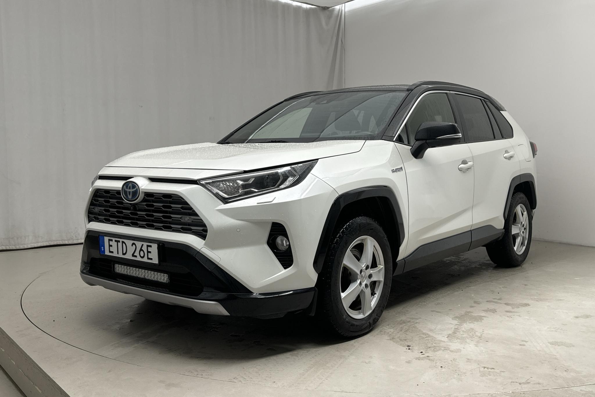 Toyota RAV4 2.5 HSD AWD (222hk) - 18 564 mil - Automat - vit - 2019