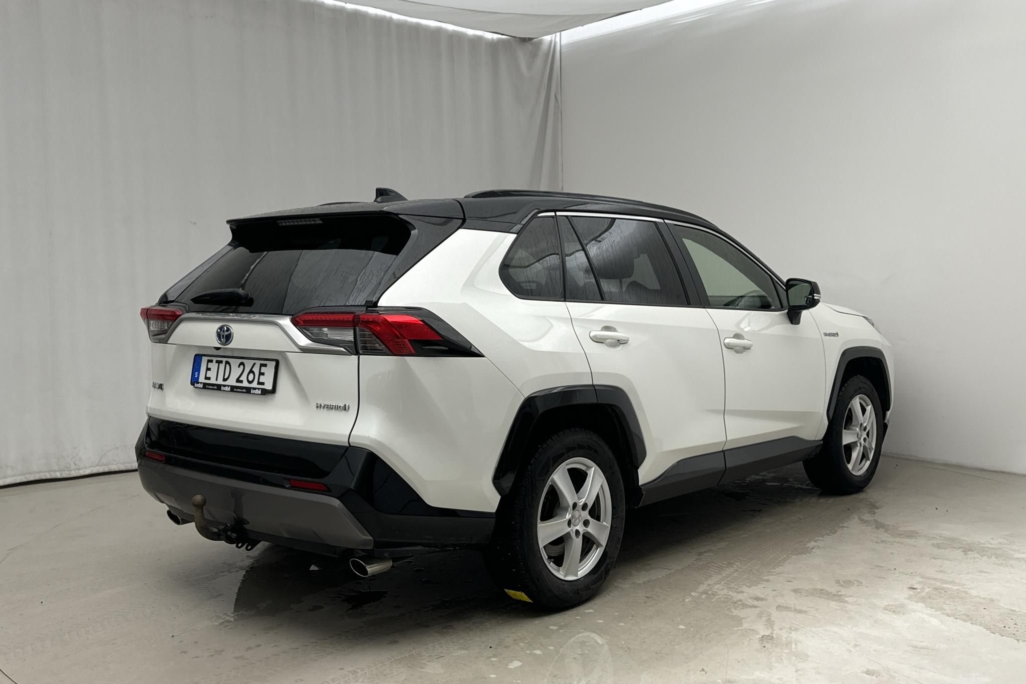 Toyota RAV4 2.5 HSD AWD (222hk) - 18 564 mil - Automat - vit - 2019