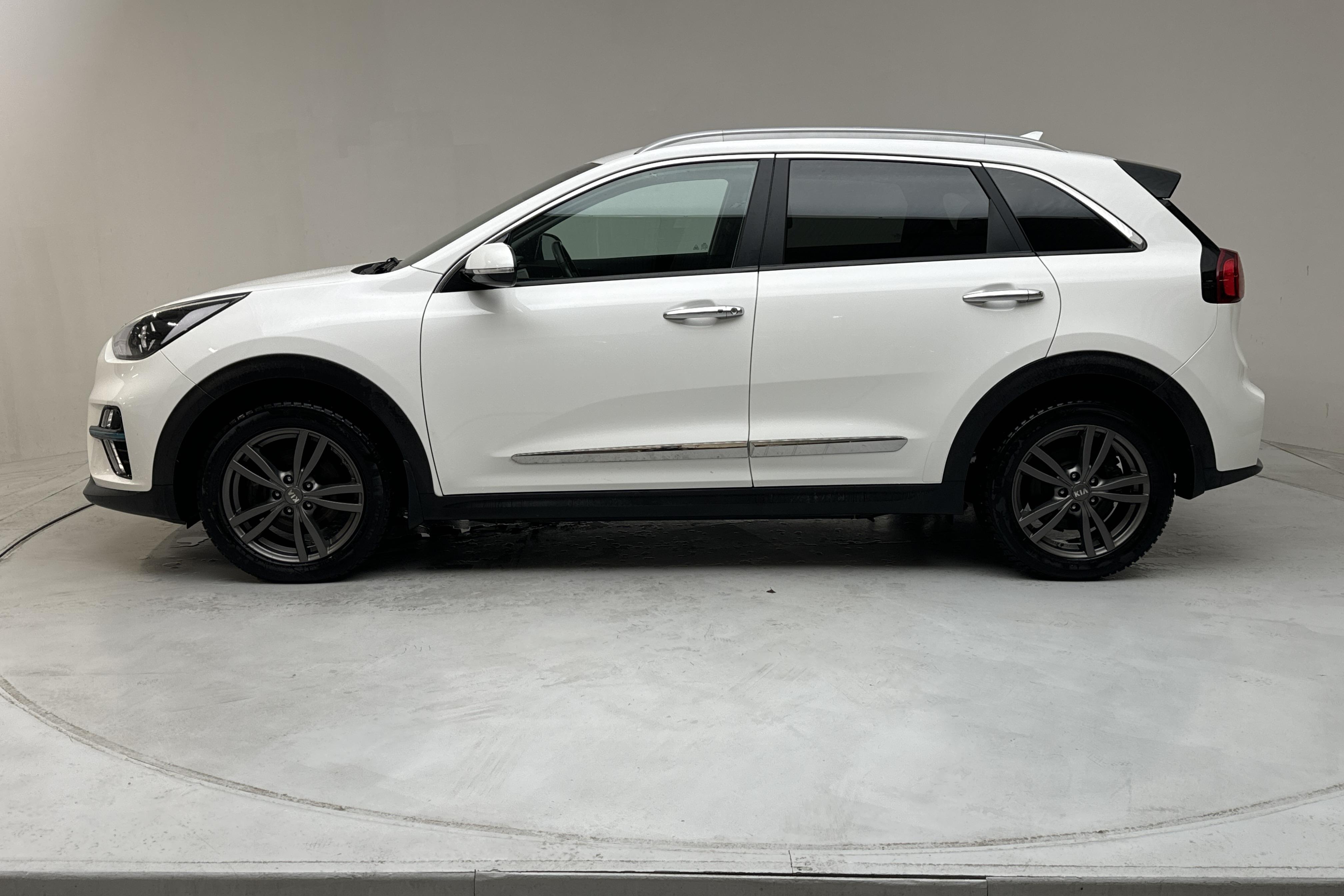 KIA e-Niro 64 kWh (204hk) - 15 232 mil - Automat - vit - 2021