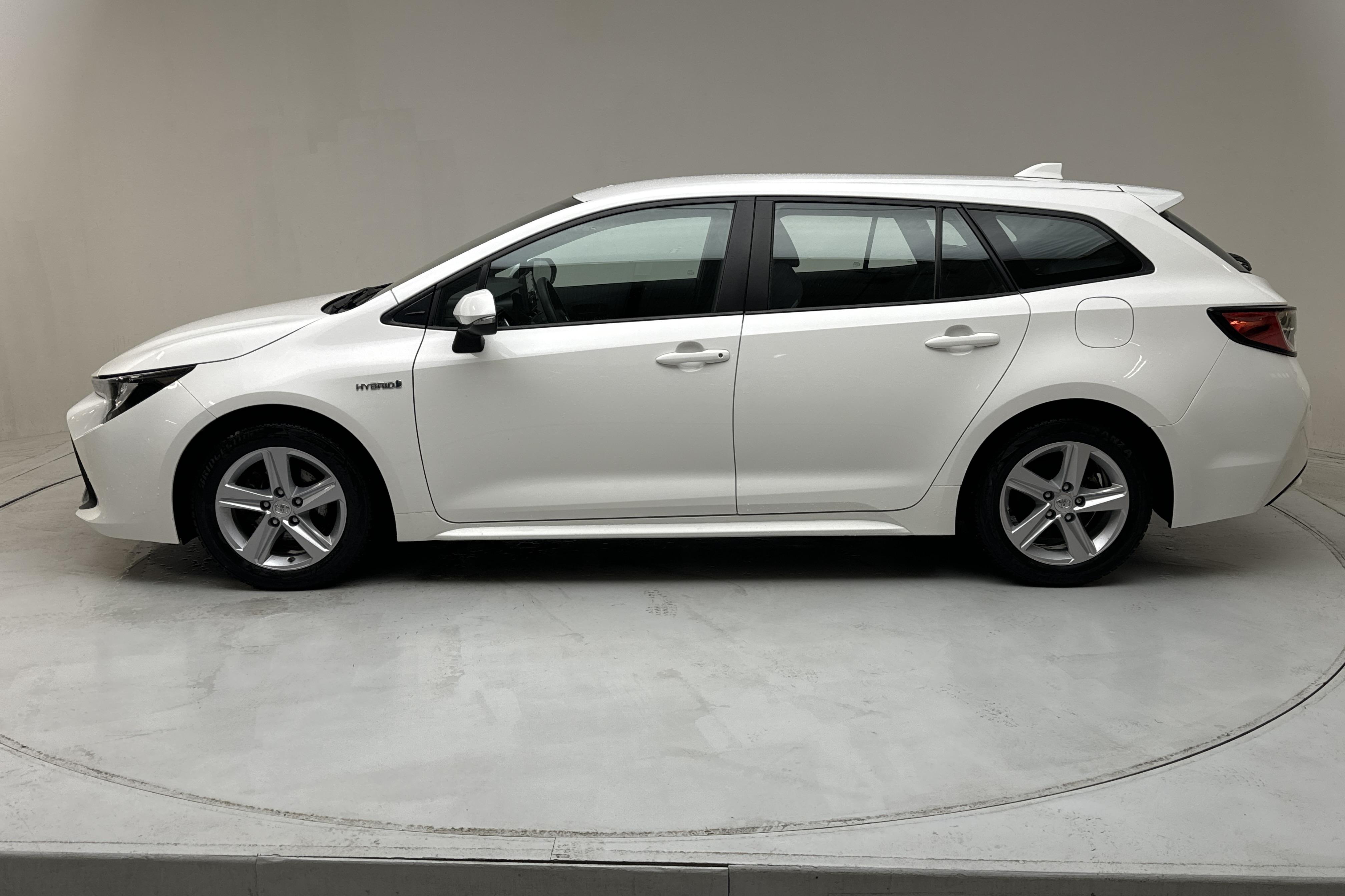 Toyota Corolla 1.8 Hybrid Touring Sports (122hk) - 5 245 mil - Automat - vit - 2019