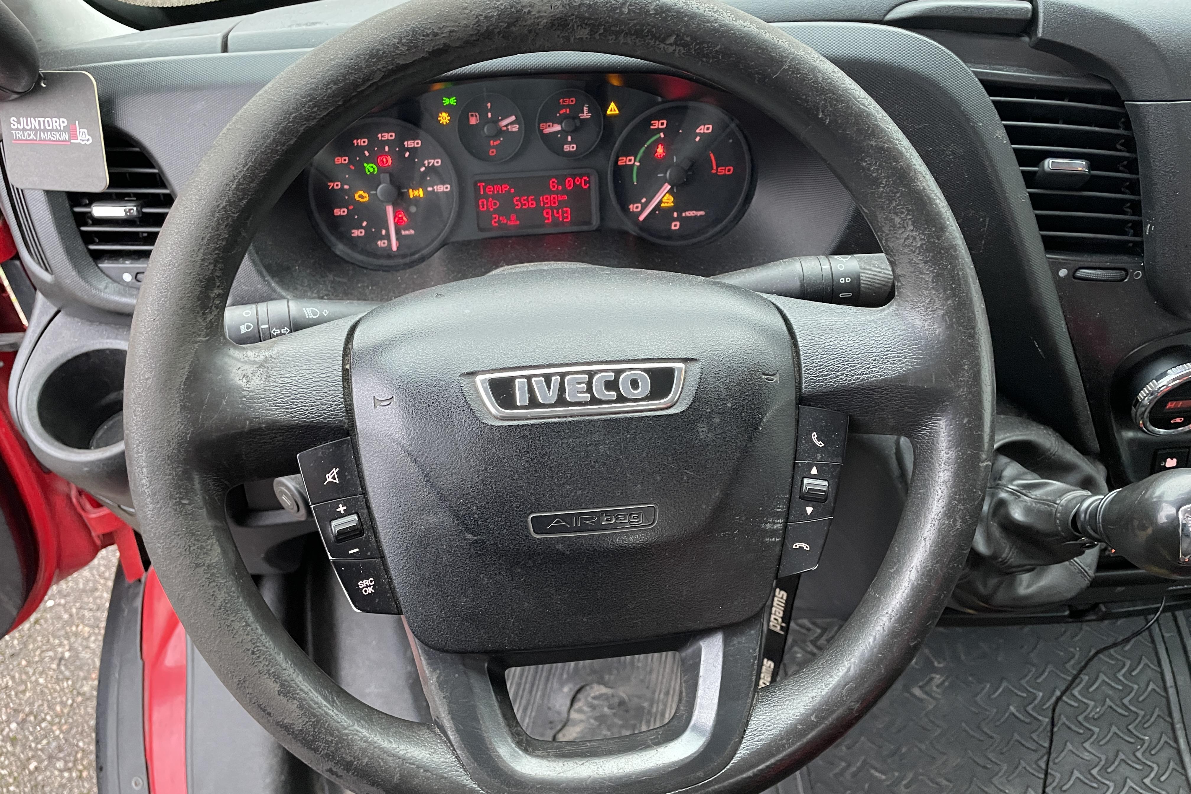 Iveco DAILY 70C17H P - 556 198 km - Manualna - czerwony - 2015