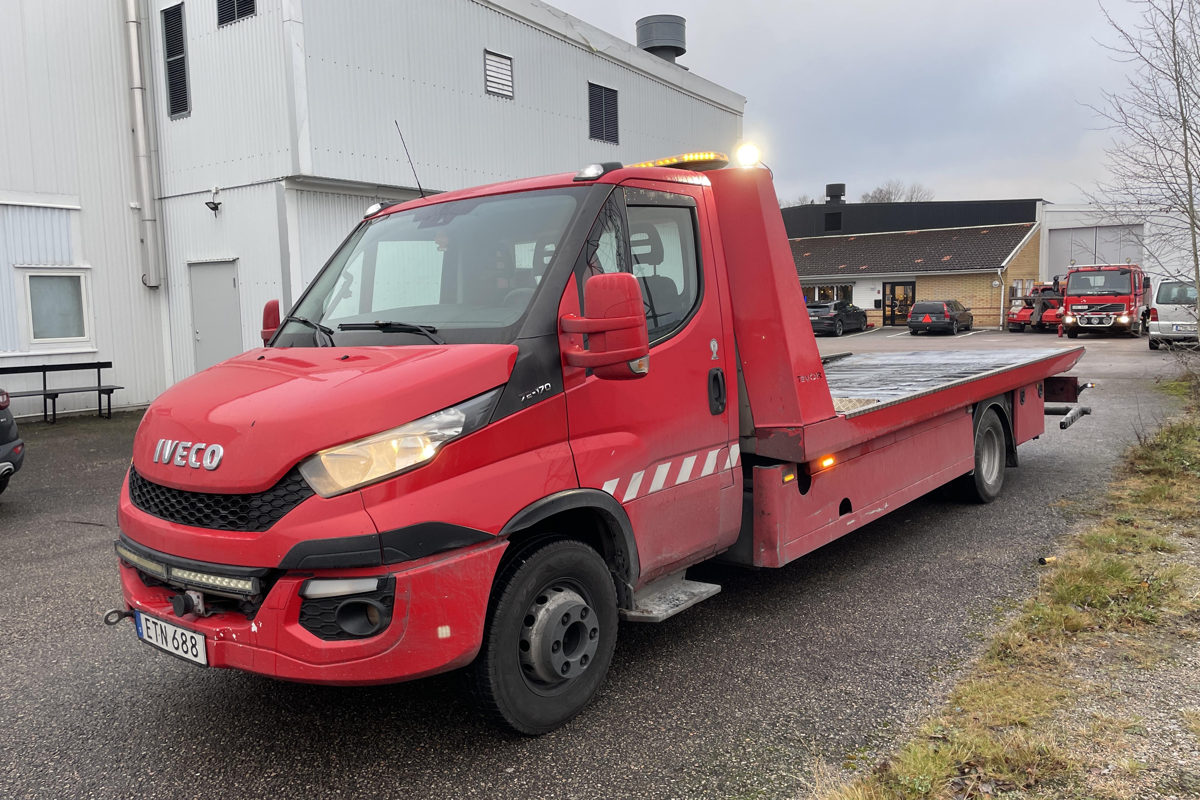 Iveco DAILY 70C17H P - 556 198 km - Manualna - czerwony - 2015