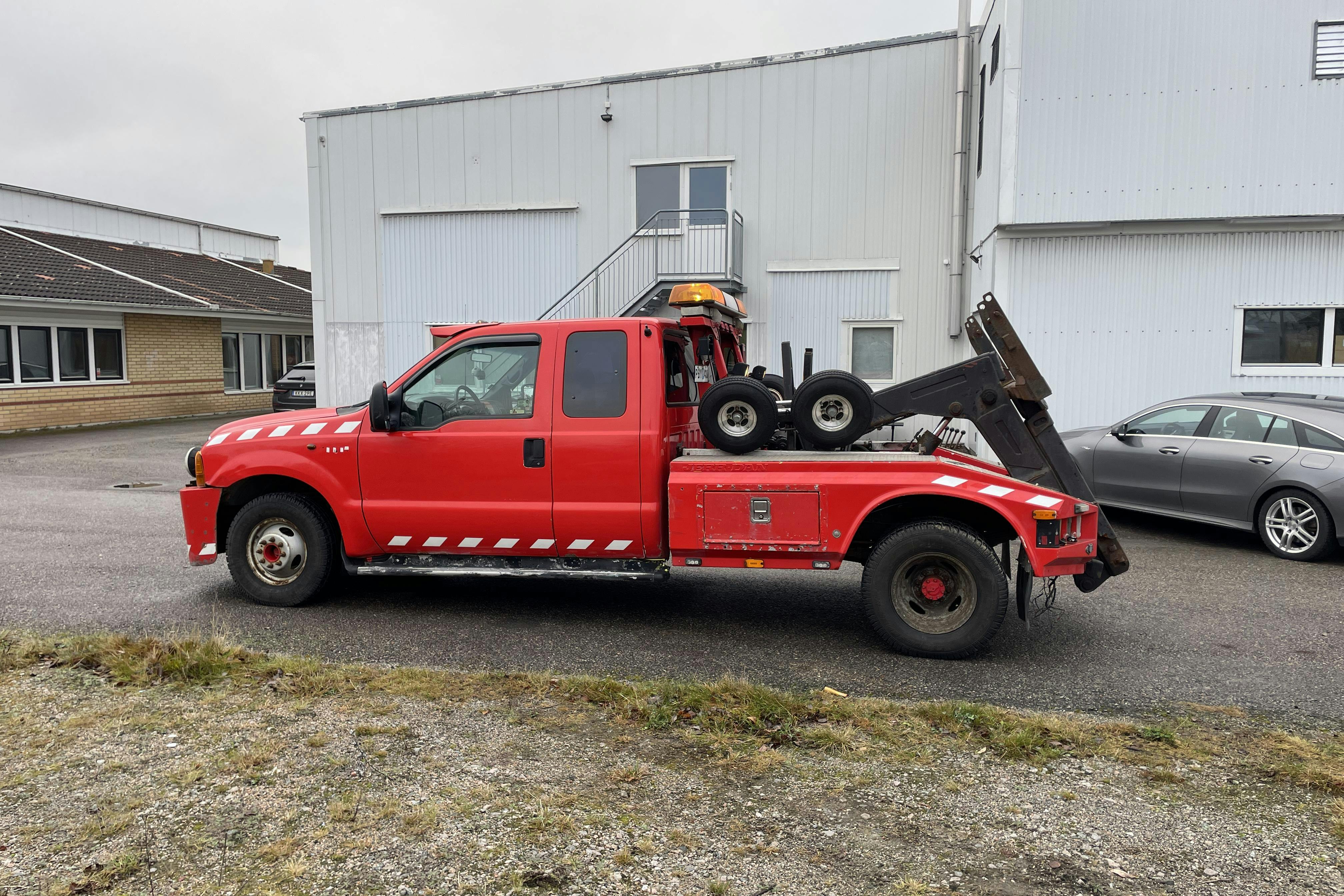 FORD TS F350SD - 521 075 km - Automaatne - punane - 2000