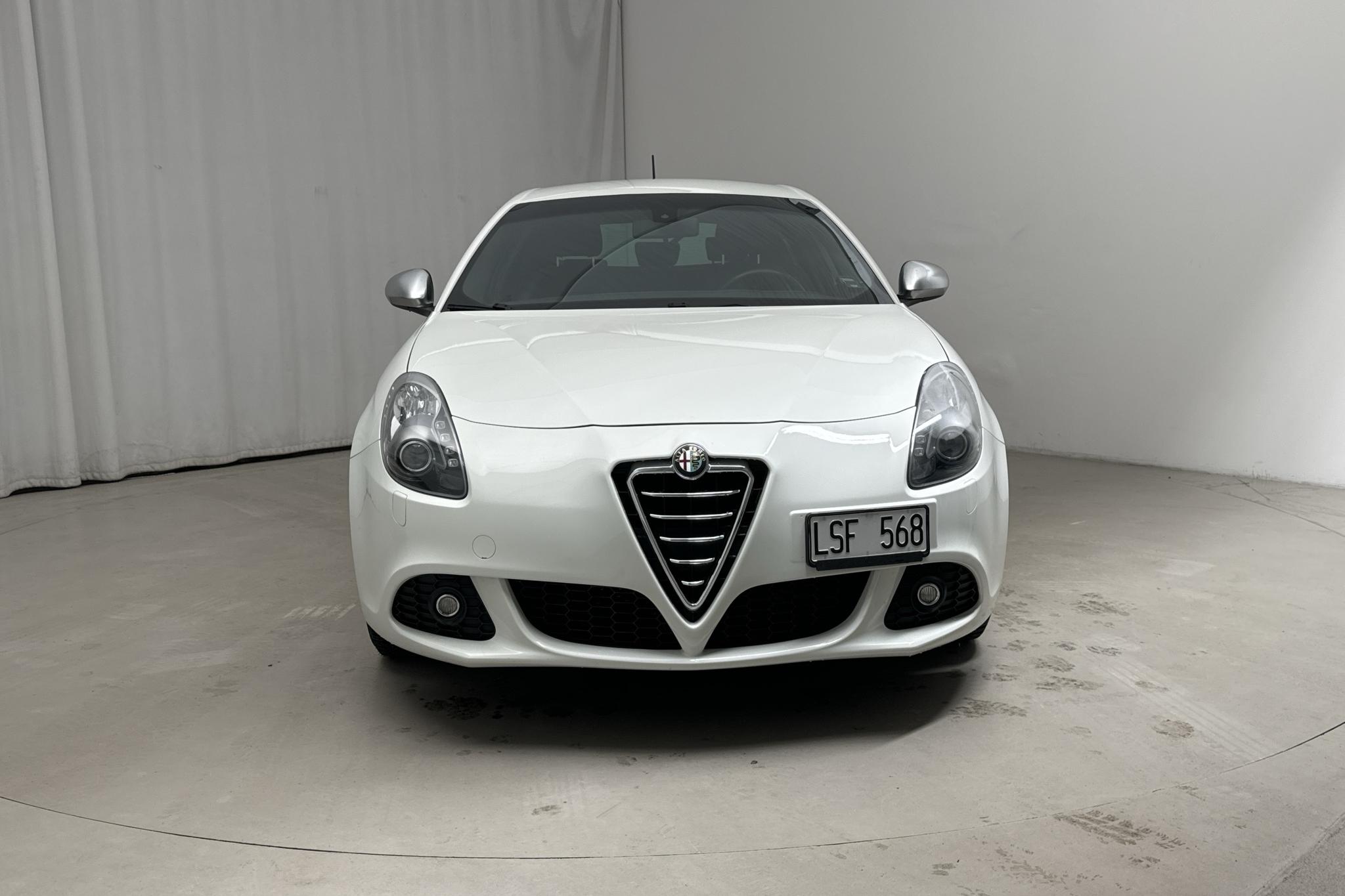 Alfa Romeo Giulietta 2.0 JTDm (140hk) - 181 080 km - Käsitsi - valge - 2011