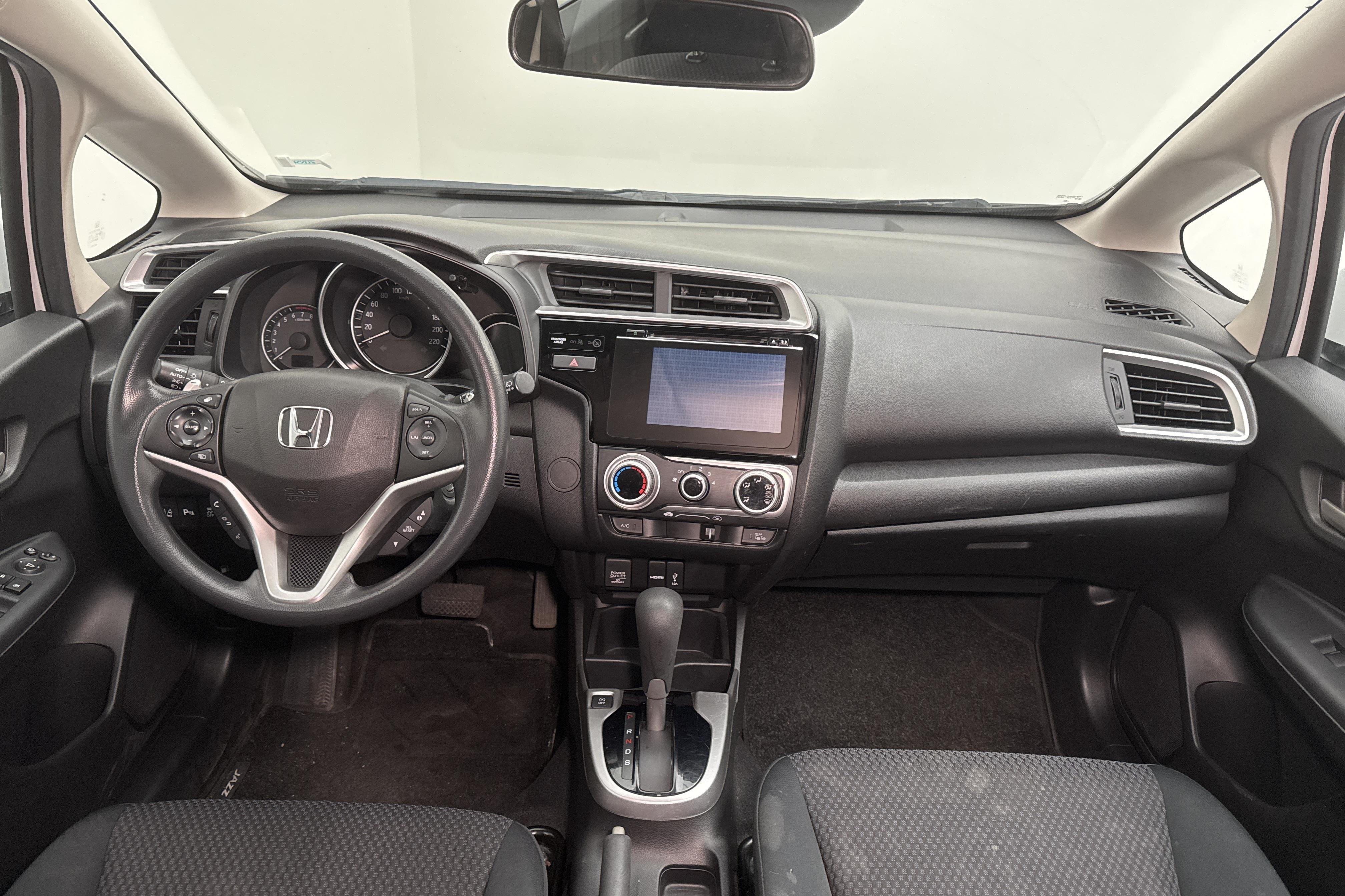 Honda Jazz 1.3 (102hk) - 10 304 mil - Automat - vit - 2018