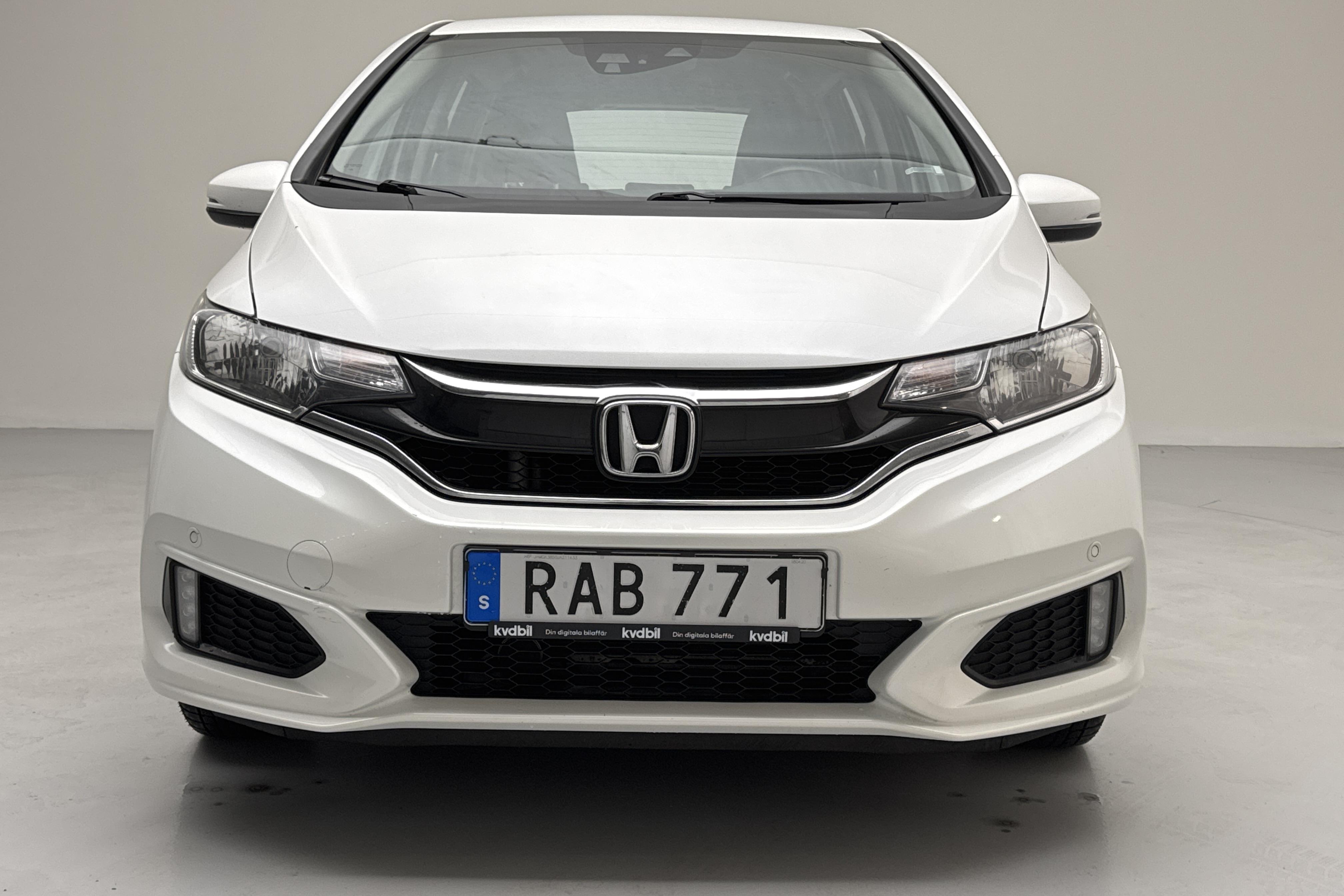 Honda Jazz 1.3 (102hk) - 10 304 mil - Automat - vit - 2018