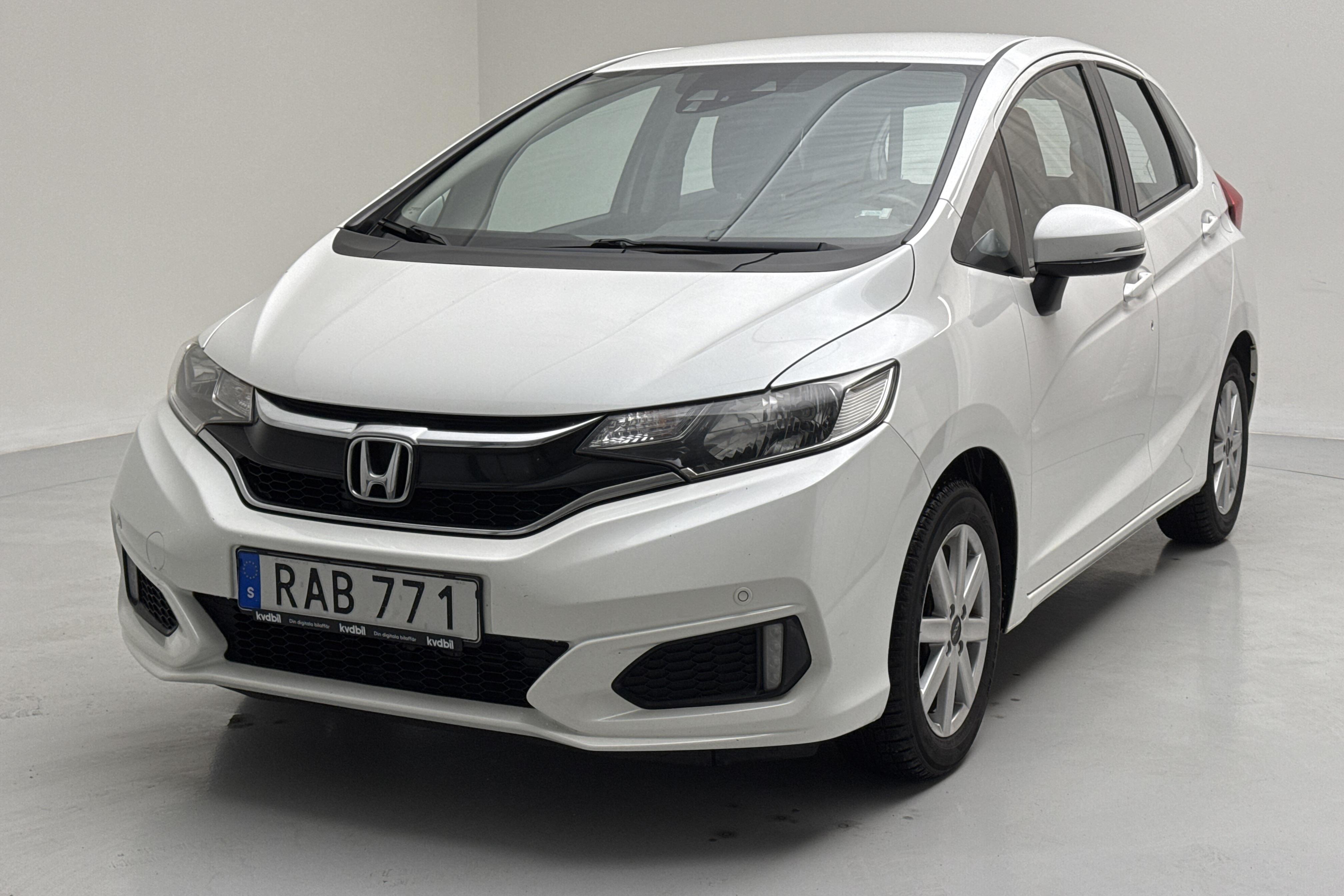 Honda Jazz 1.3 (102hk) - 10 304 mil - Automat - vit - 2018