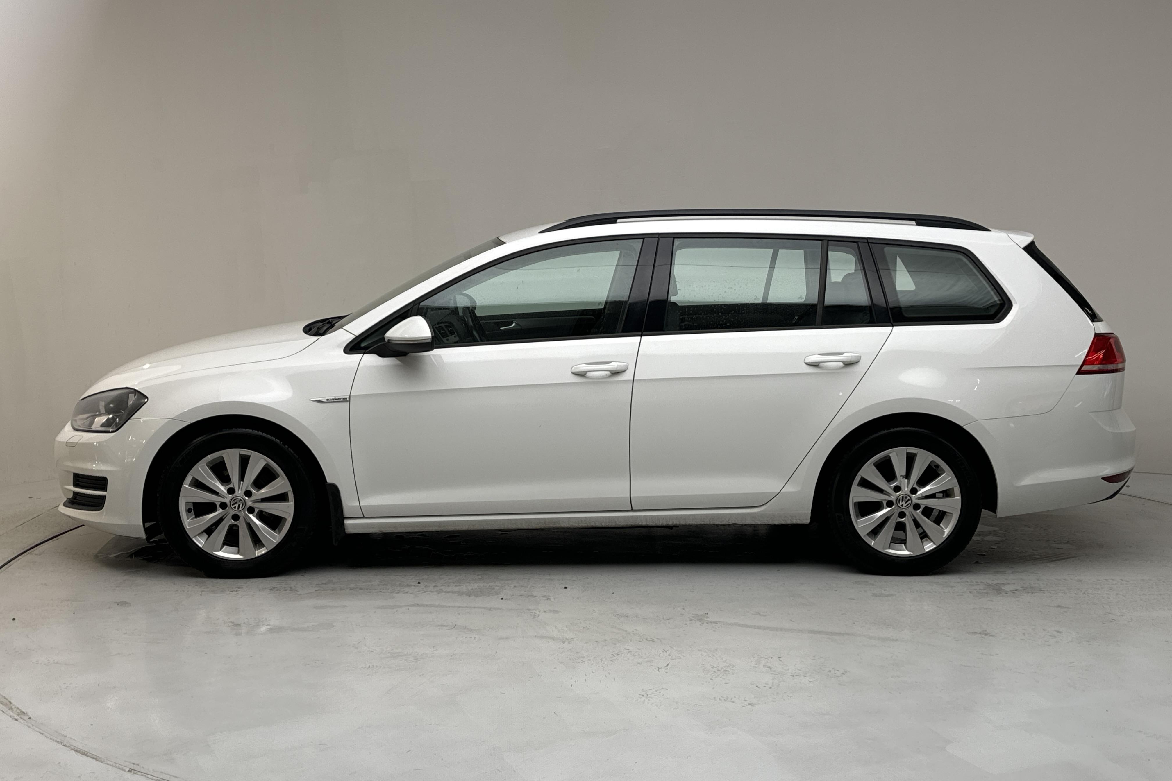 VW Golf VII 1.6 TDI BlueMotion Sportscombi (110hk) - 189 050 km - Käsitsi - valge - 2014