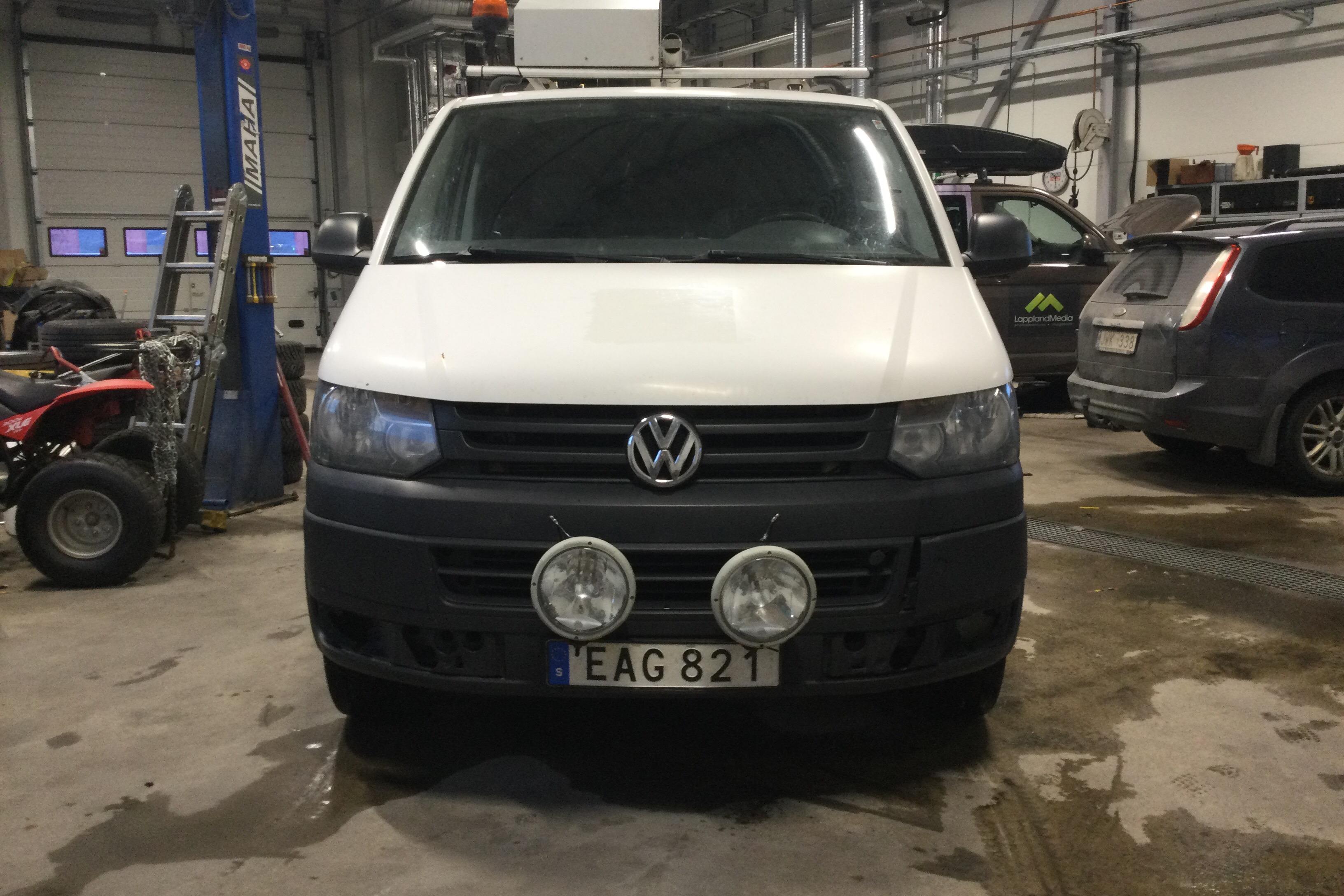 VW Transporter T5 2.0 TDI 4MOTION (140hk) - 16 890 mil - Manuell - vit - 2015