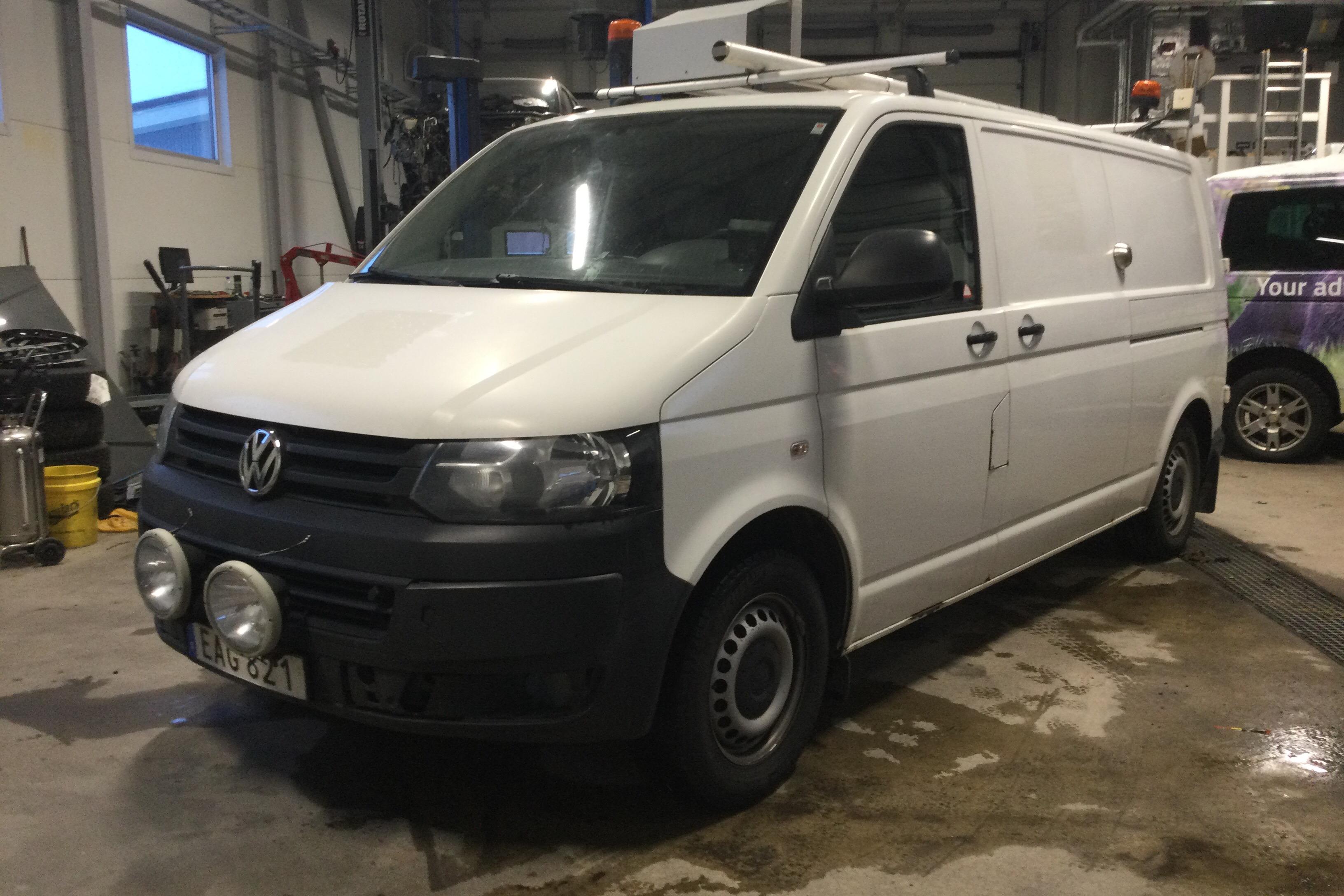 VW Transporter T5 2.0 TDI 4MOTION (140hk) - 16 890 mil - Manuell - vit - 2015