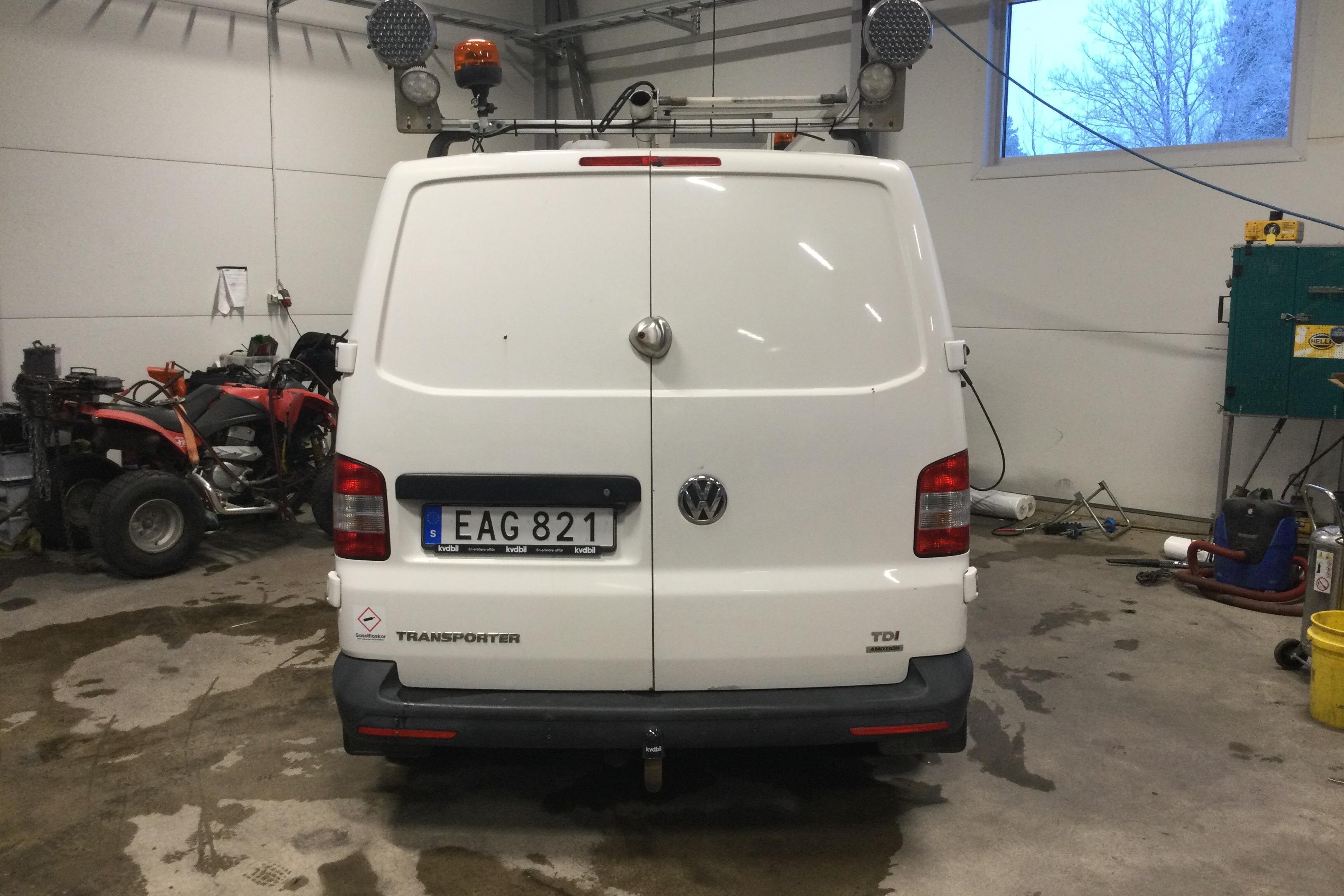 VW Transporter T5 2.0 TDI 4MOTION (140hk) - 16 890 mil - Manuell - vit - 2015