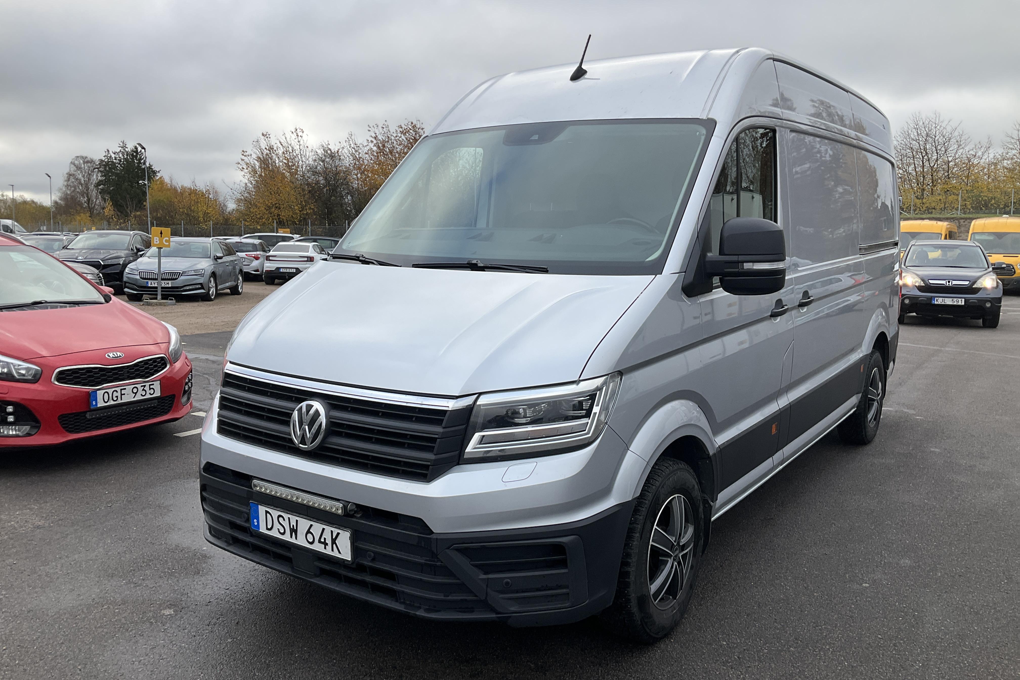 VW Crafter 35 2.0 TDI Skåp (177hk) - 162 190 km - Automatyczna - srebro - 2019